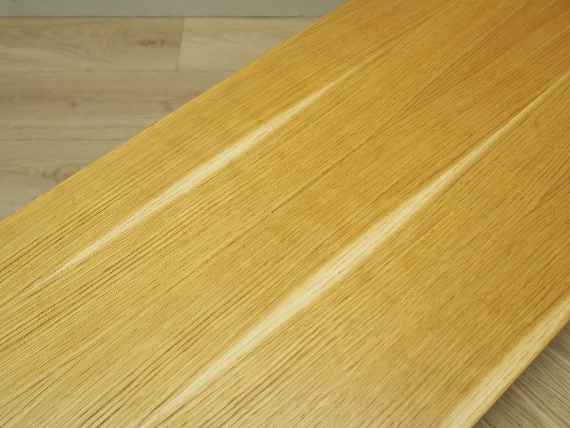 Lowboard skandynawski, dąb żółty, drewno czarne, Polska, lata 60. - 32226