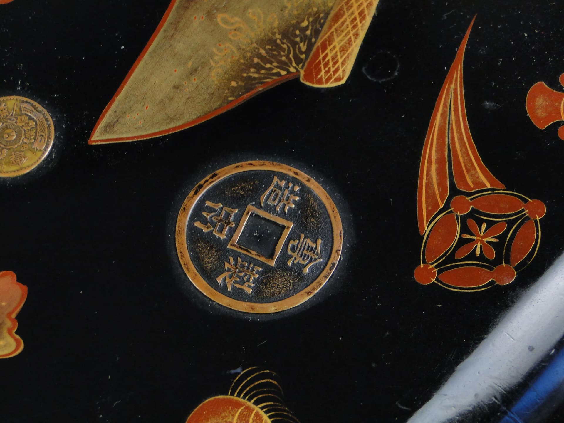 Pudełko lakowane, czarne, drewno, brąz, Japonia, początek XX w. - 32065