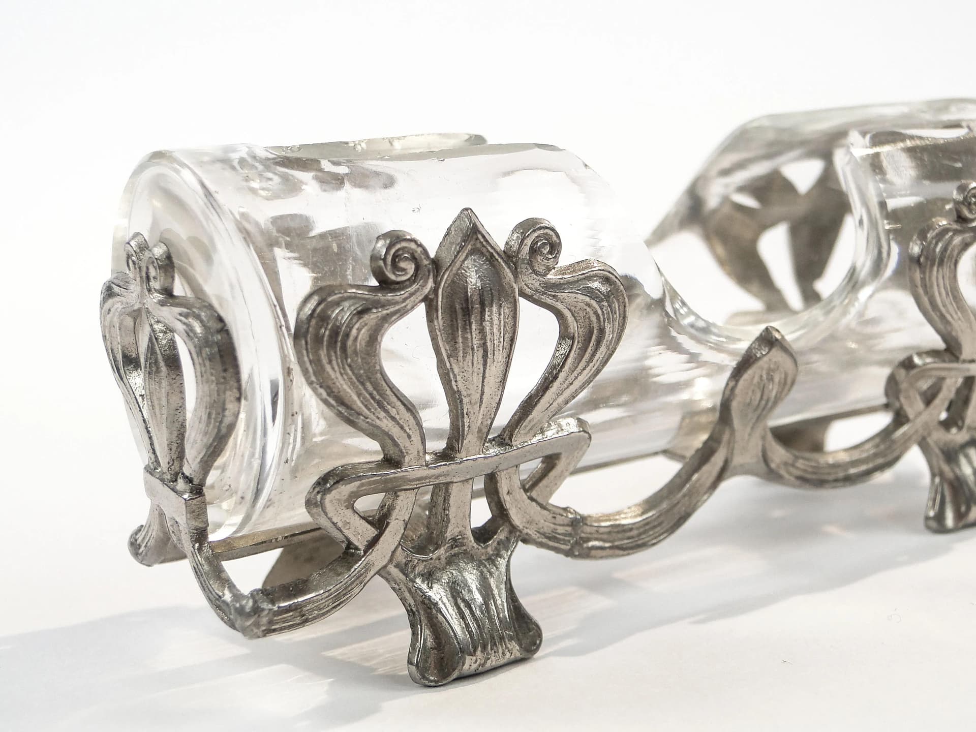 Postument na wykałaczki, secesja wiedeńska, cyna srebrny, szkło przezroczysty, Europa Zachodnia, początek XX w. - 32333