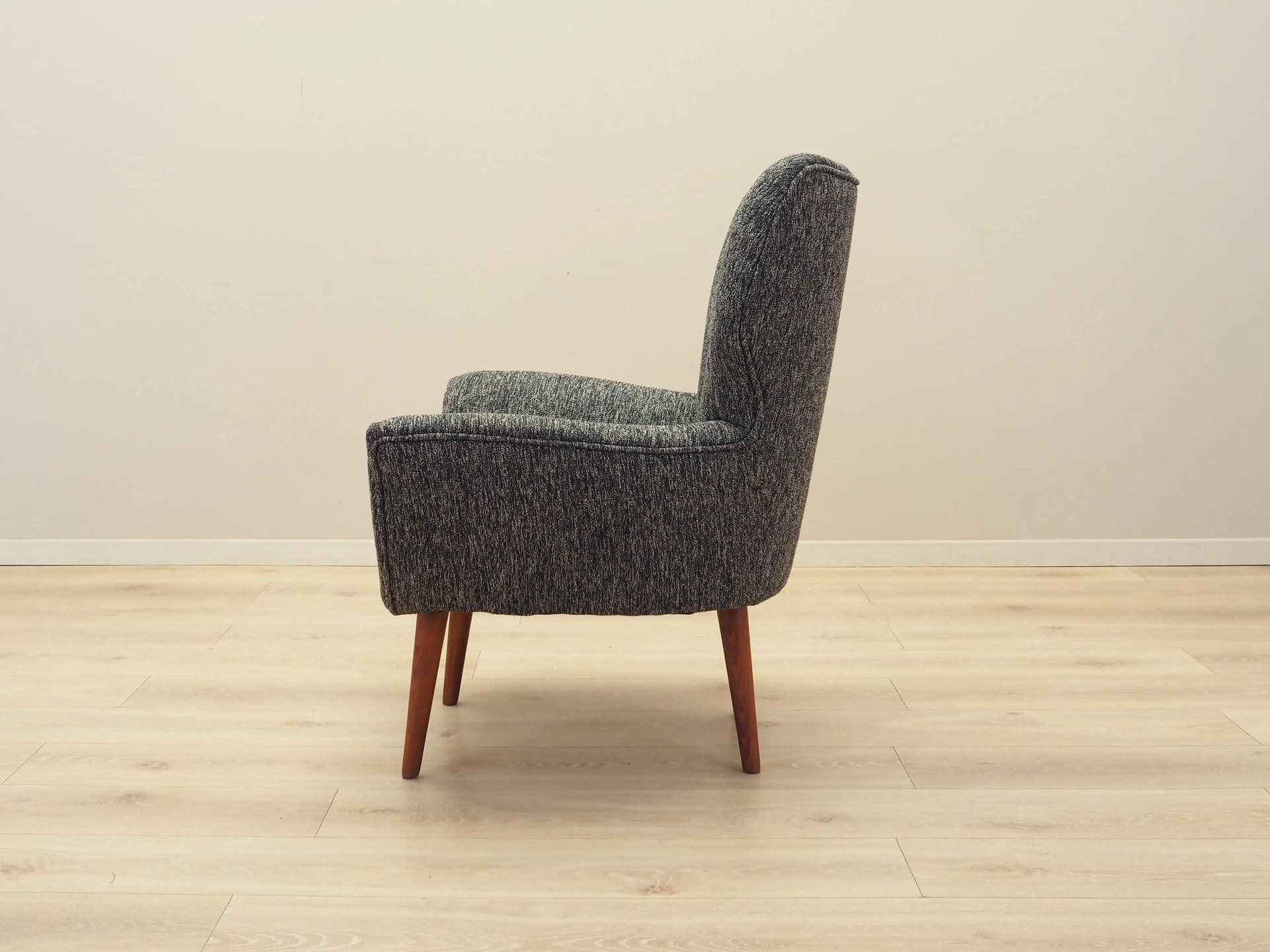 Fotel, szary, tkanina, drewno, Włochy, lata 70. - 32618