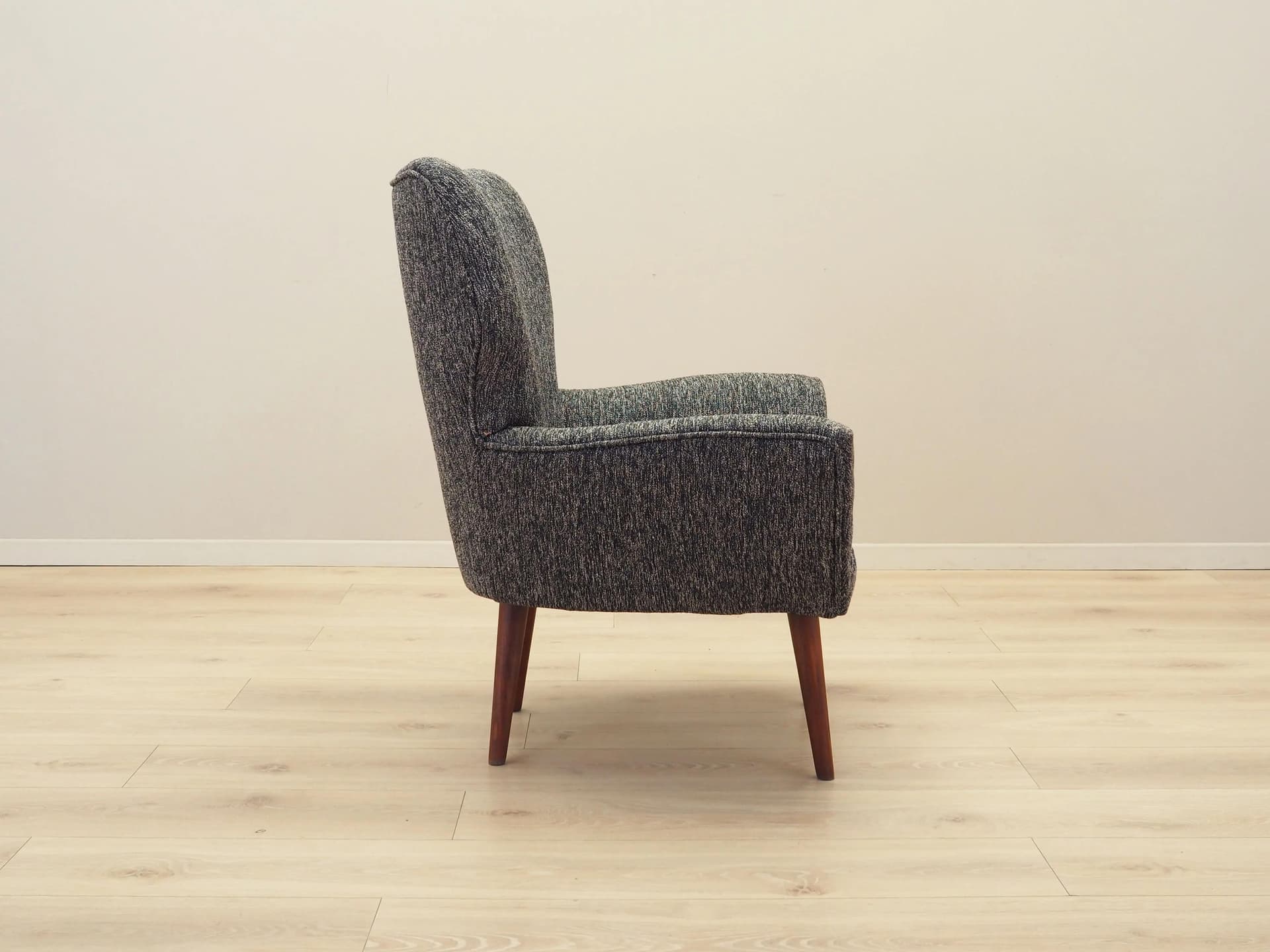 Fotel, szary, tkanina, drewno, Włochy, lata 70. - 32621