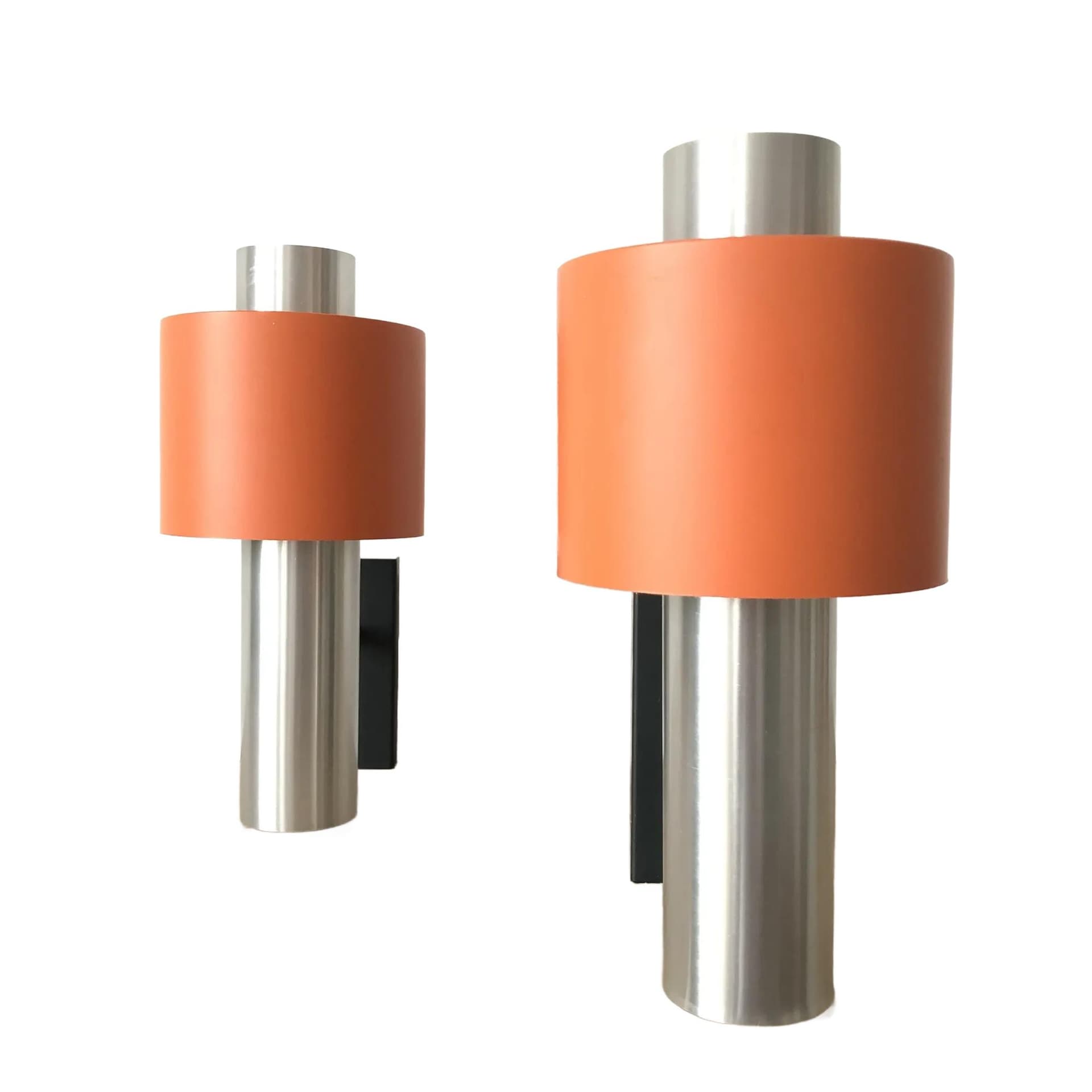 Para kinkietów, aluminium srebrny, klosz pomarańczowy, uchwyt czarny, Doria Leuchten, Niemcy, lata 70.