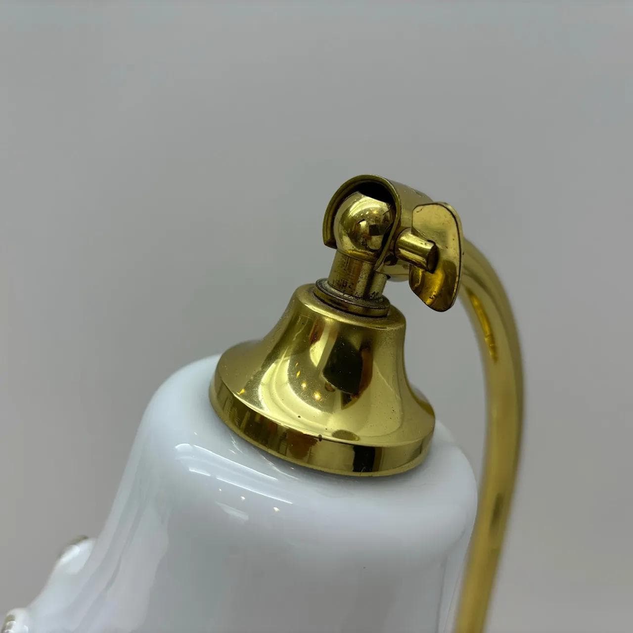 Lampka nocna, złoty metal, szkło białe, Schröder&Co, Niemcy, lata 70. - 32763