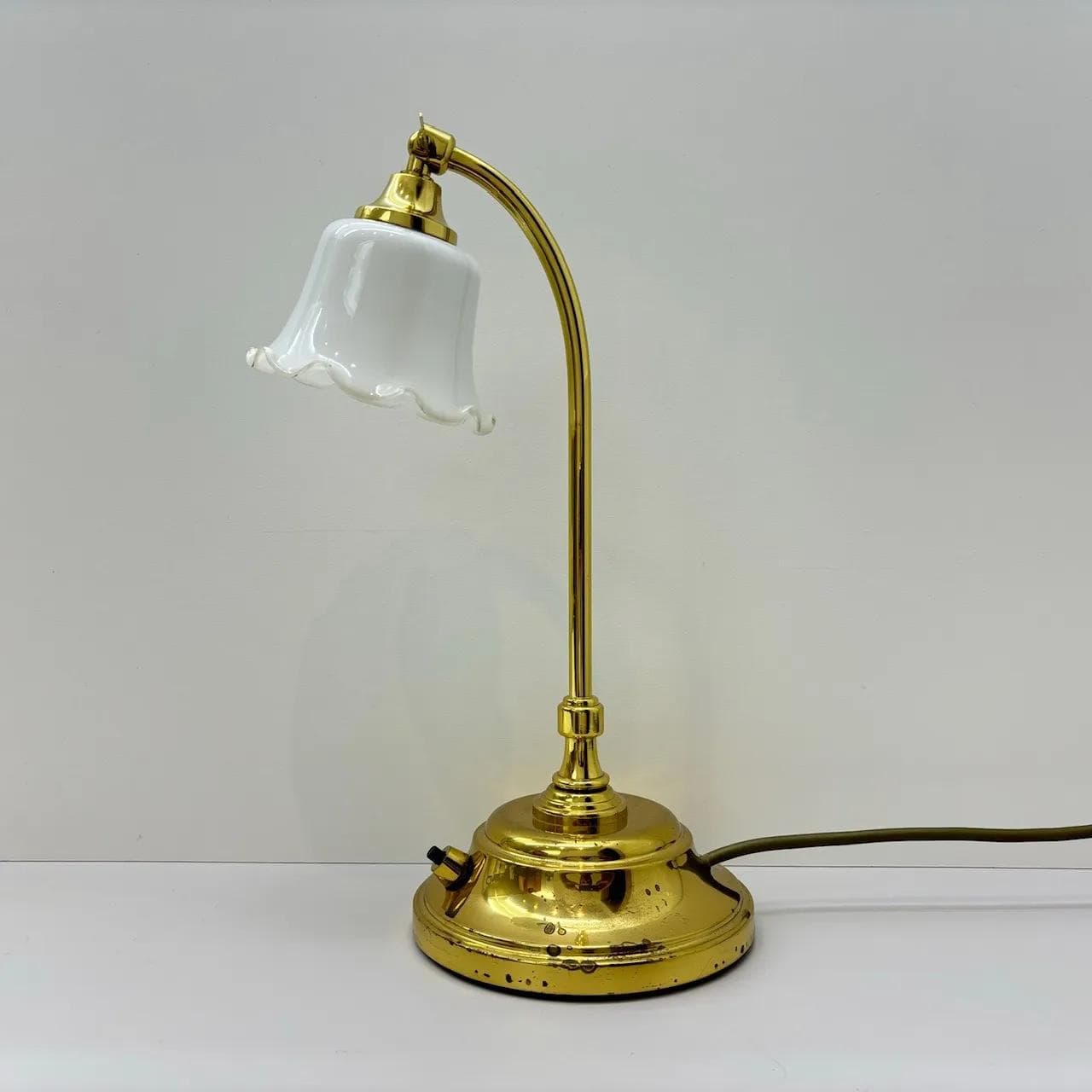 Lampka nocna, złoty metal, szkło białe, Schröder&Co, Niemcy, lata 70. - 32768