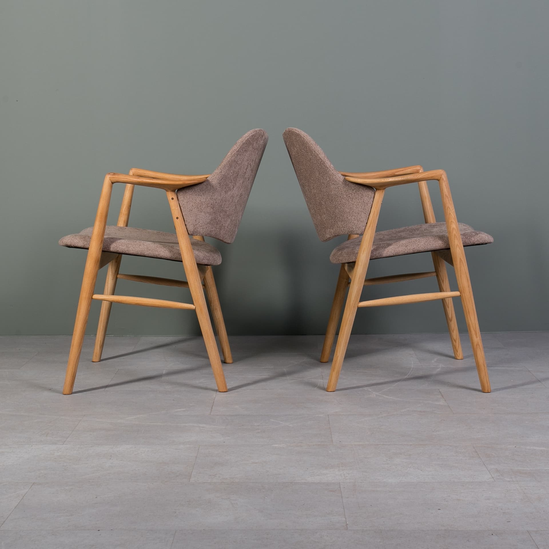 Zestaw dwóch krzeseł z podłokietnikami, jasnobrązowy, jesion, Norwegia, lata 60. - 3821