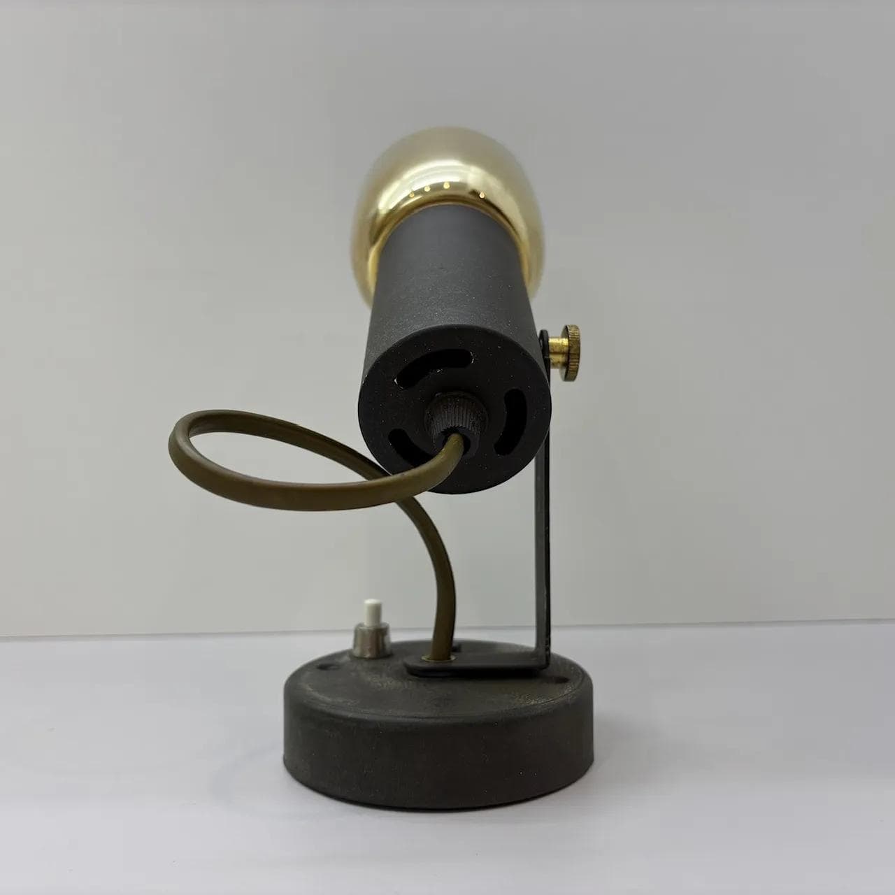 Kinkiet industrialny, aluminium czarny, stal złocona, Niemcy, lata 80. - 32931