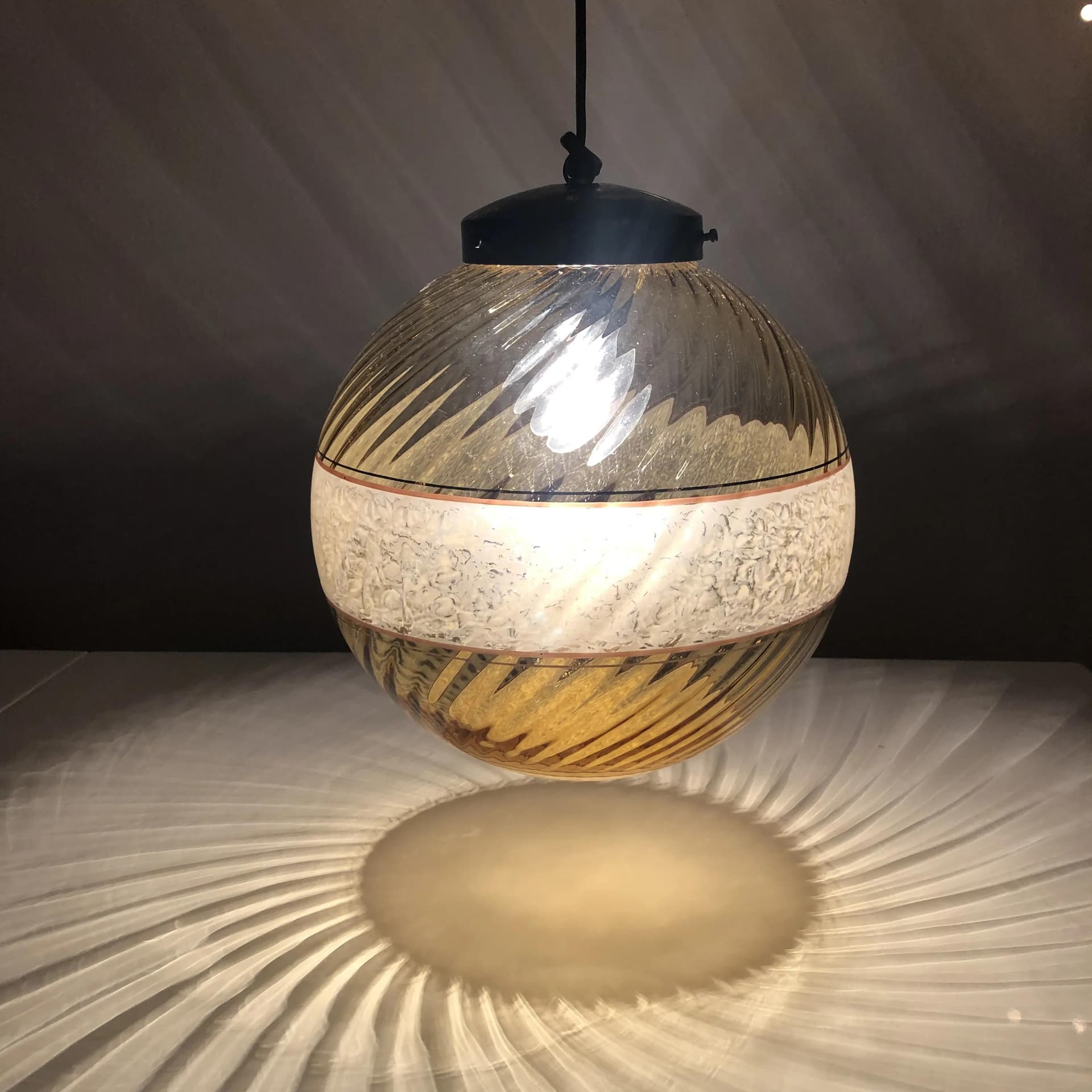 Lampa wisząca, szkło miodowy, mosiądz złoty, Niemcy, lata 50. - 32918