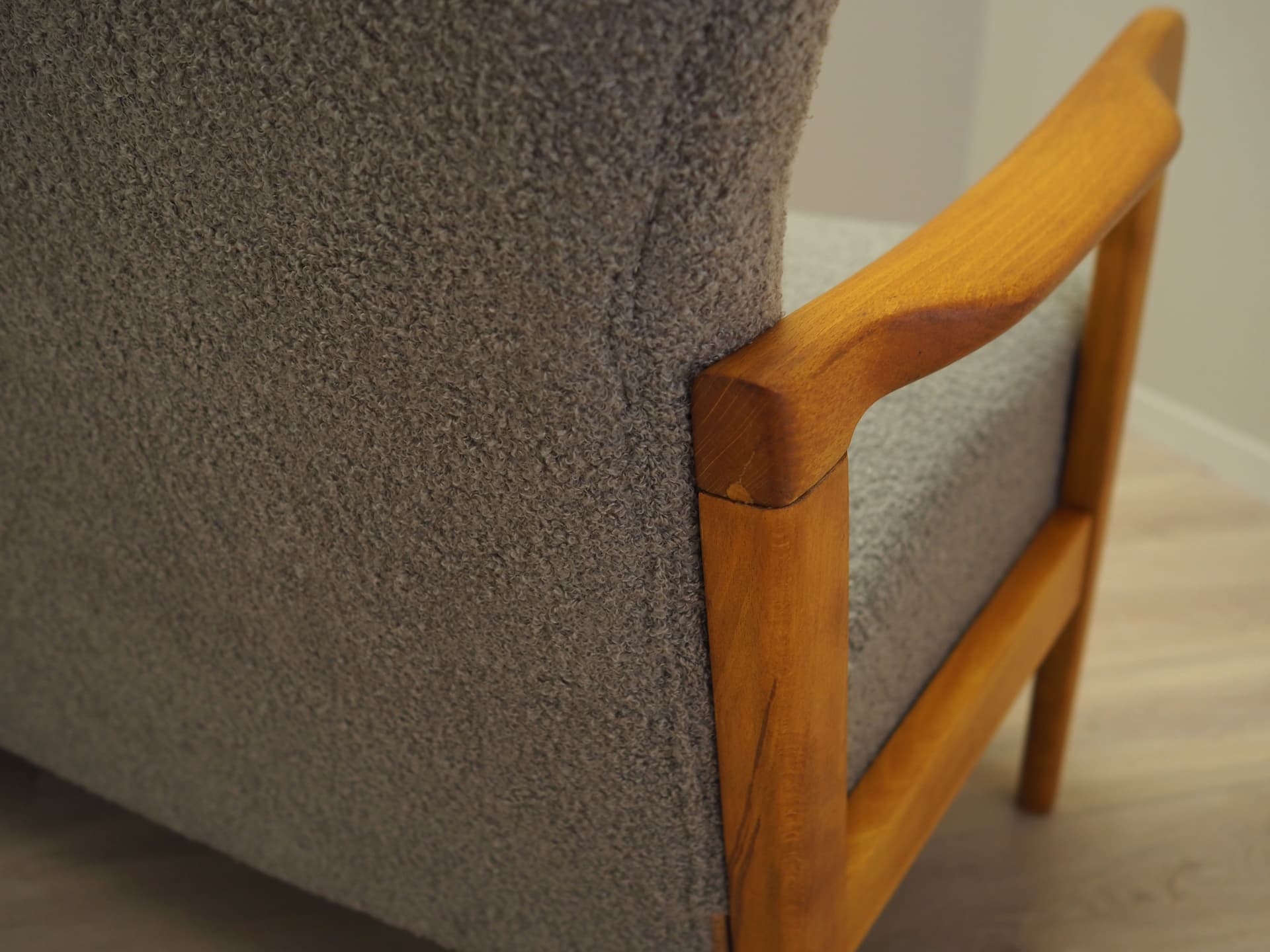 Sofa 8000, boucle szary, buk, proj. S. Hansen, dla Fritz Hansen, Dania, lata 60. - 63995