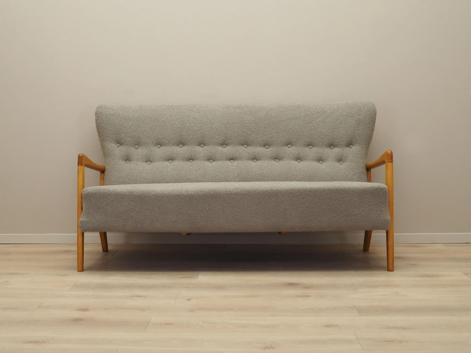 Sofa 8000, boucle szary, buk, proj. S. Hansen, dla Fritz Hansen, Dania, lata 60. - 33150