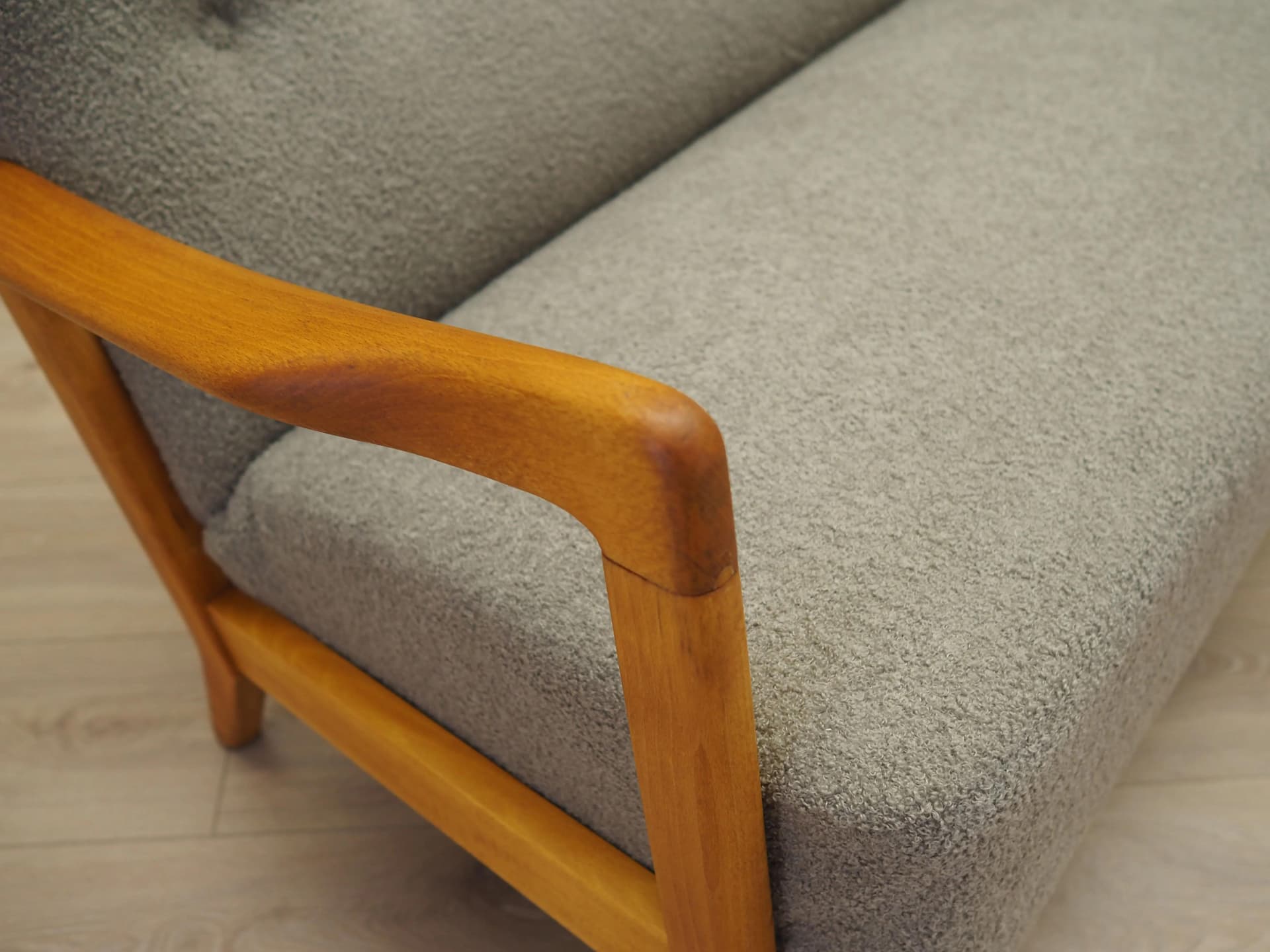 Sofa 8000, boucle szary, buk, proj. S. Hansen, dla Fritz Hansen, Dania, lata 60. - 33155