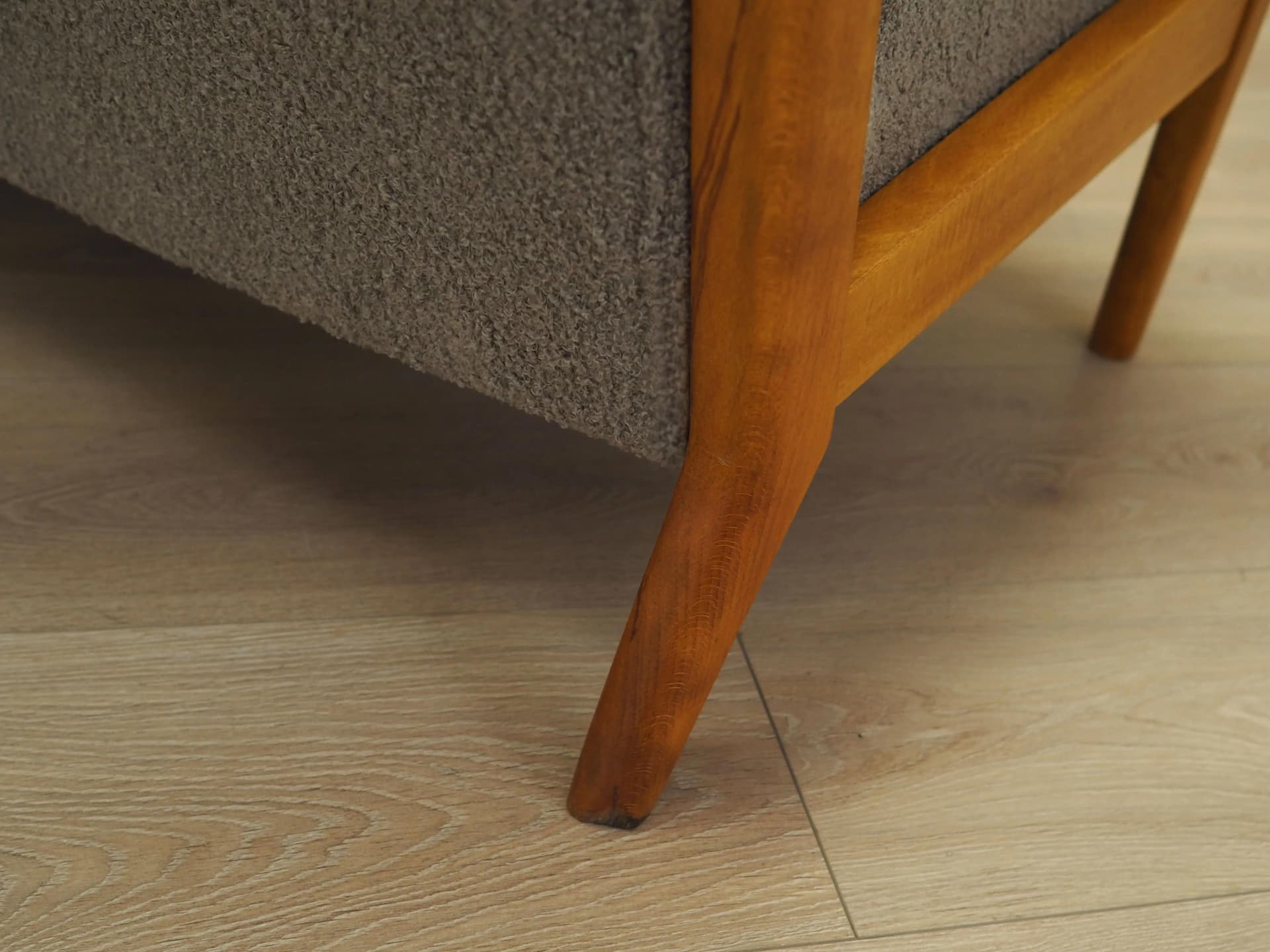 Sofa 8000, boucle szary, buk, proj. S. Hansen, dla Fritz Hansen, Dania, lata 60. - 33152