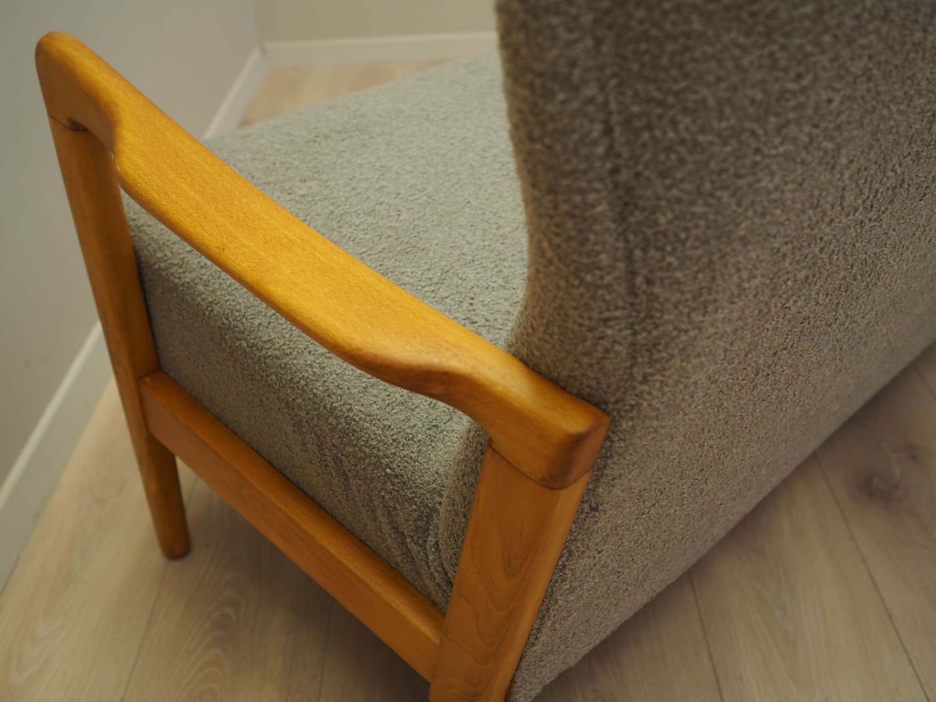 Sofa 8000, boucle szary, buk, proj. S. Hansen, dla Fritz Hansen, Dania, lata 60. - 63994