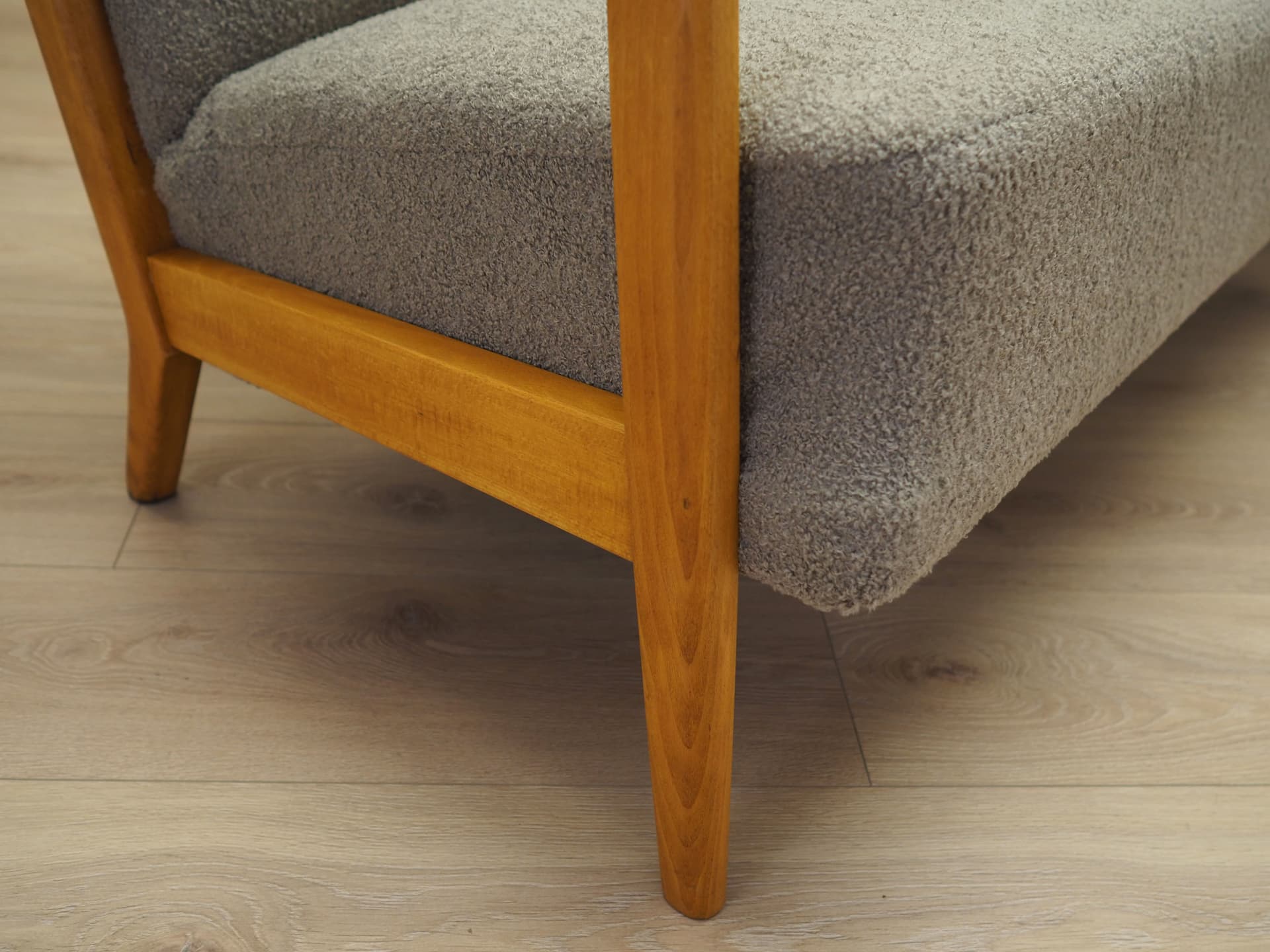 Sofa 8000, boucle szary, buk, proj. S. Hansen, dla Fritz Hansen, Dania, lata 60. - 63993