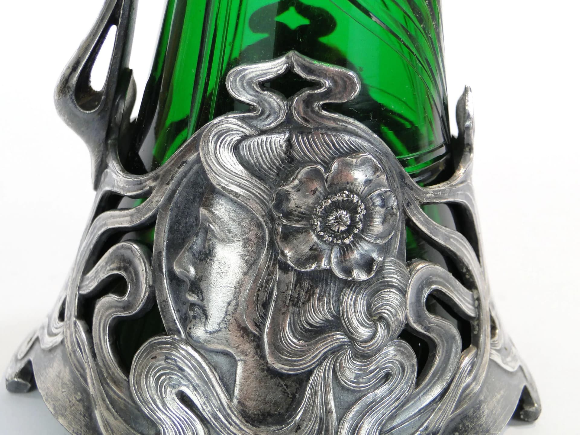 Karafka secesyjna, szkło zielone, cyna srebrzona, proj. A. Mayer, WMF, Niemcy, początek XX w. - 33239