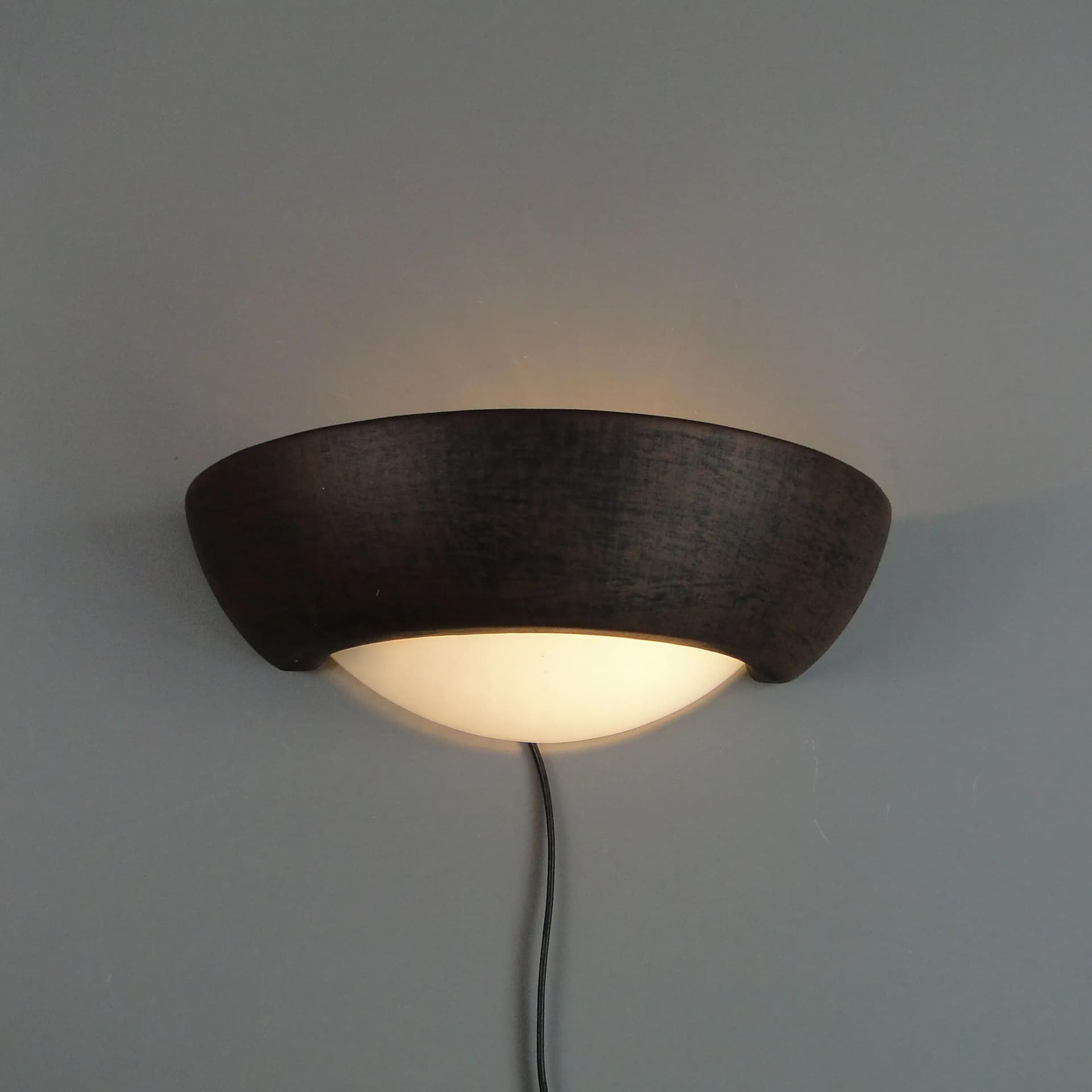 Para kinkietów, ceramika brązowy, szkło mleczne, Polska, lata 70. - 33448