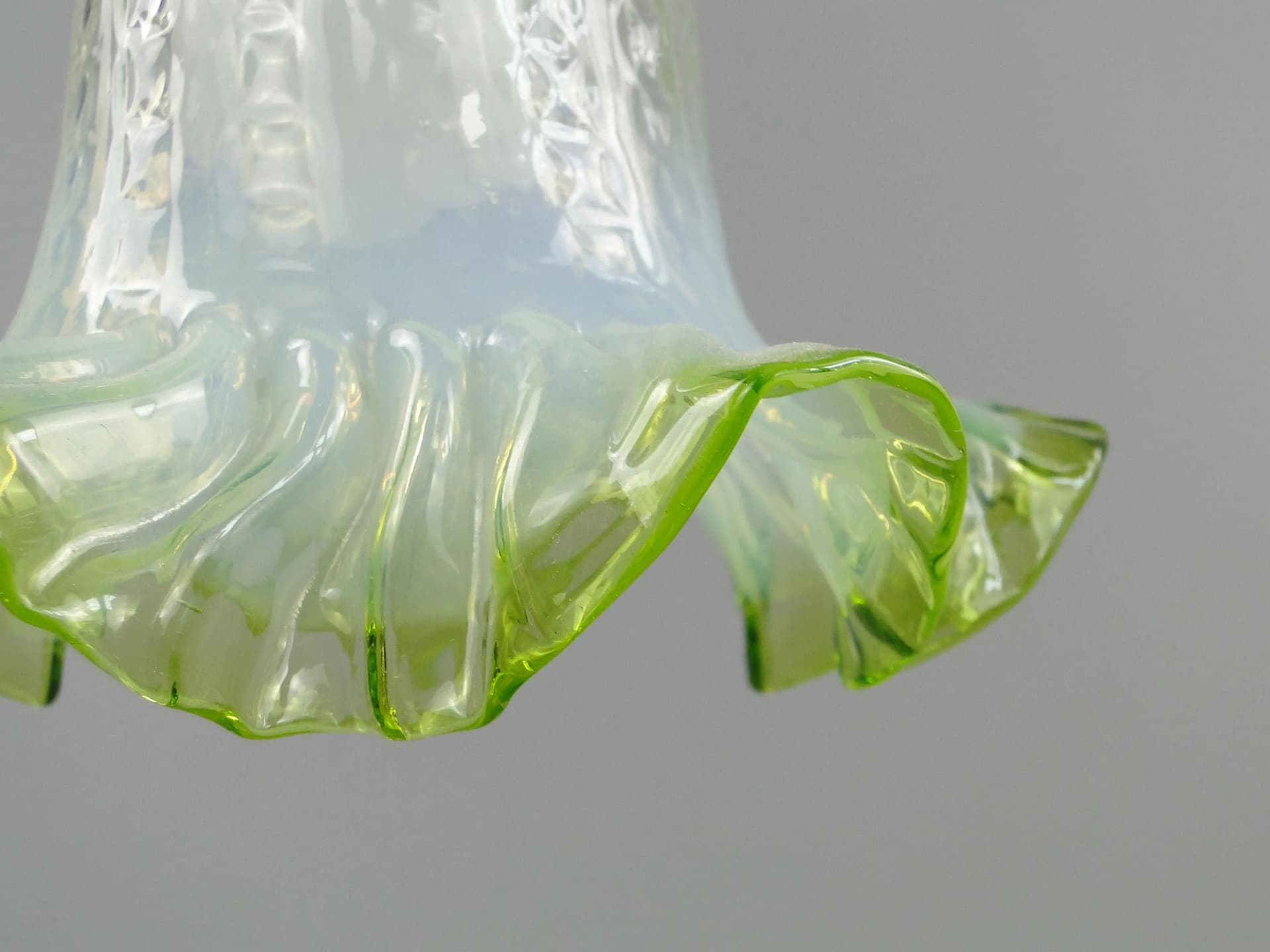 Lampa stołowa secesja, mosiądz, szkło zielony, Austria, początek XX w. - 33603