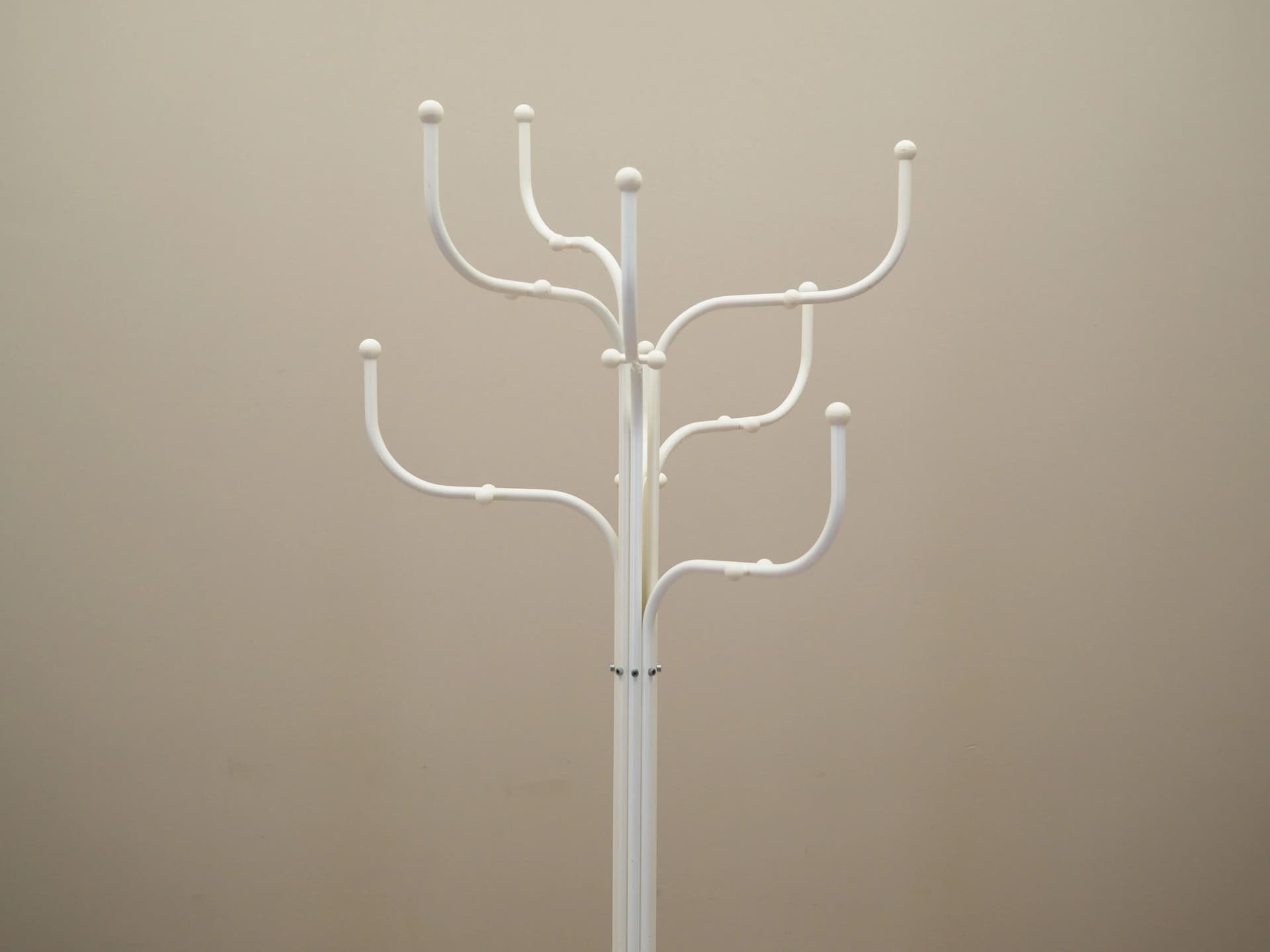 Wieszak stojący Coat Tree, metal biały, proj. S. Werner, Fritz Hansen, Dania, lata 70. - 33848