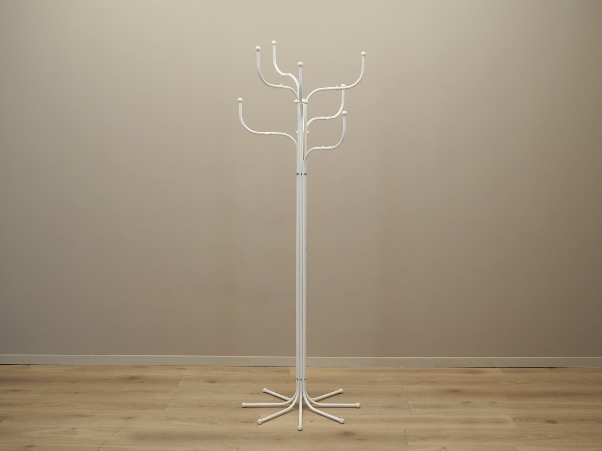 Wieszak stojący Coat Tree, metal biały, proj. S. Werner, Fritz Hansen, Dania, lata 70. - 63893