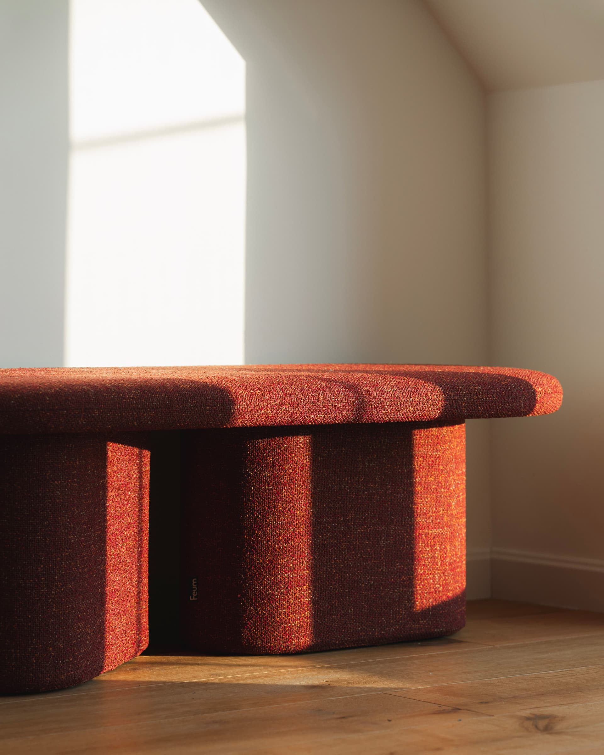 Ławka tapicerowana Ovo czerwony, Feum - 33910