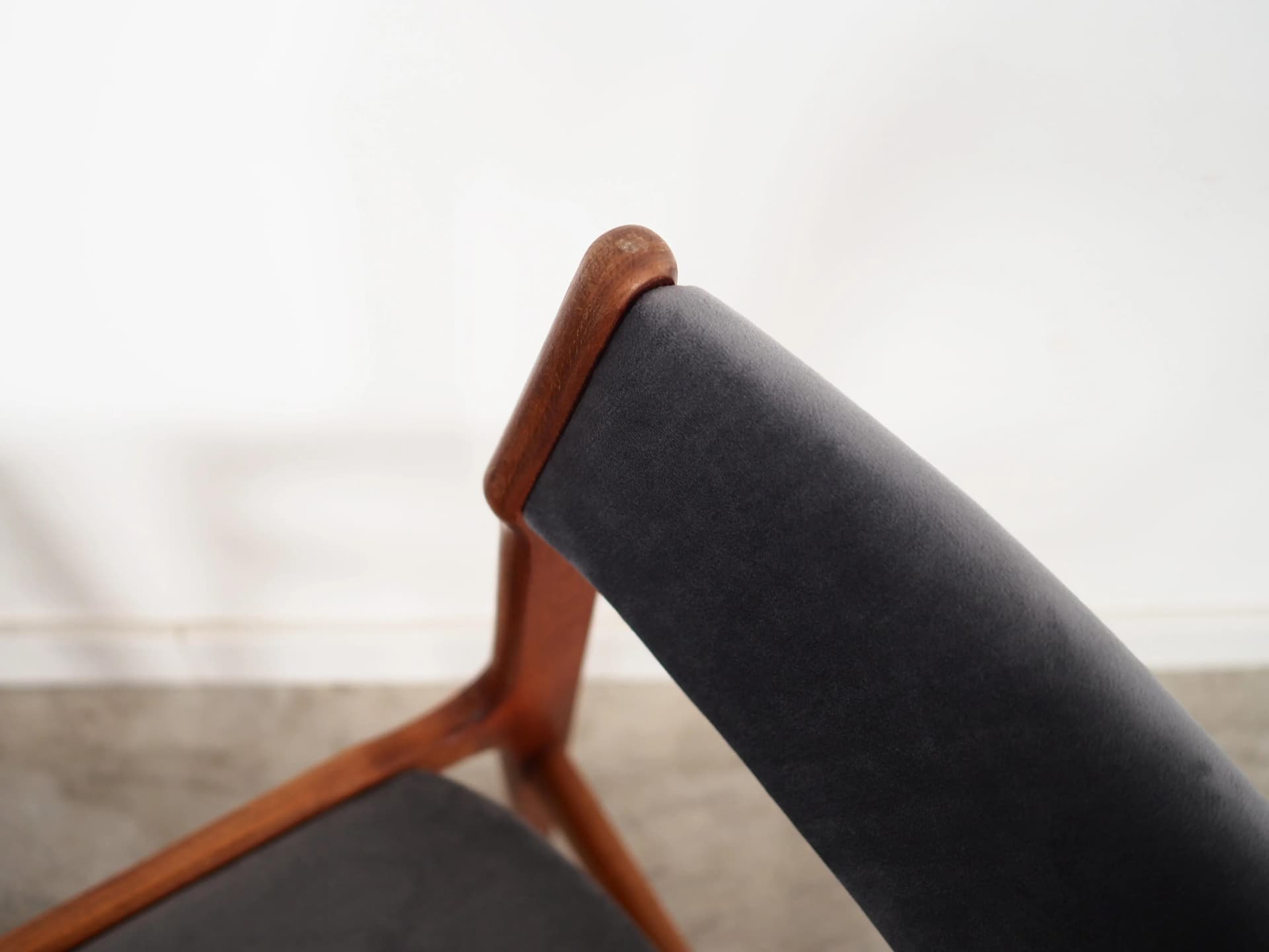 Komplet sześciu krzeseł, teak szary velvet, Dania, lata 60. - 34117