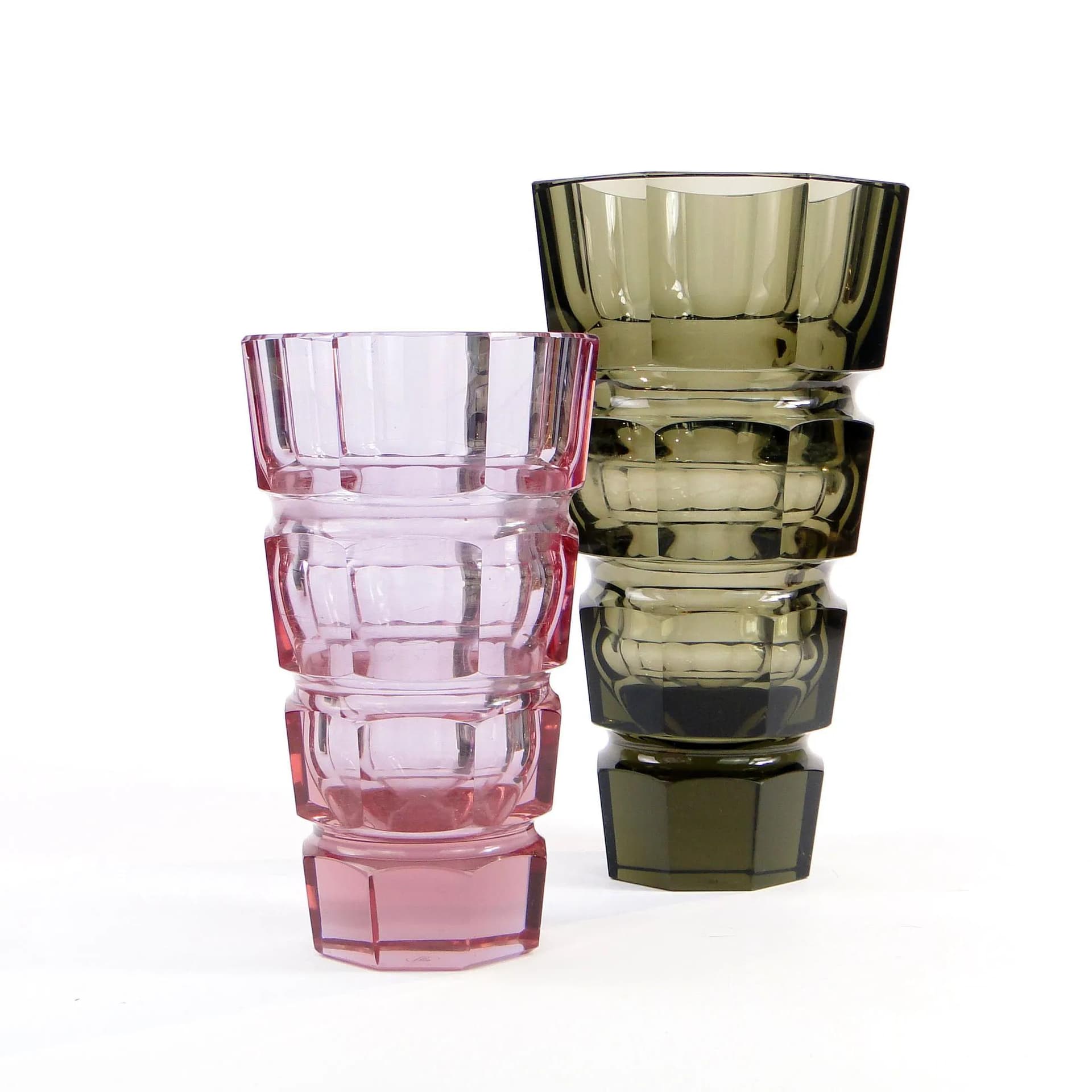 Wazon, oliwkowy kryształ, proj. J. Hoffmann, Austria, lata 30. - 34269