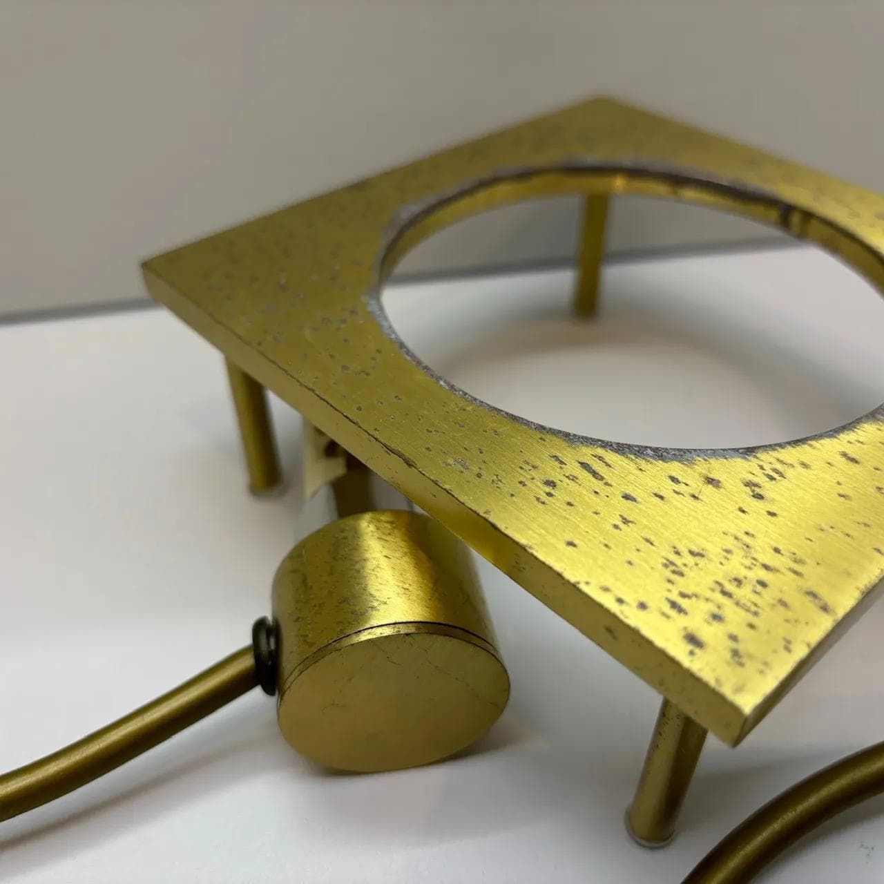 Lampka nocna, mosiądz matowy, szkło opalowe, Helestra Leuchten, Niemcy, lata 80. - 34408