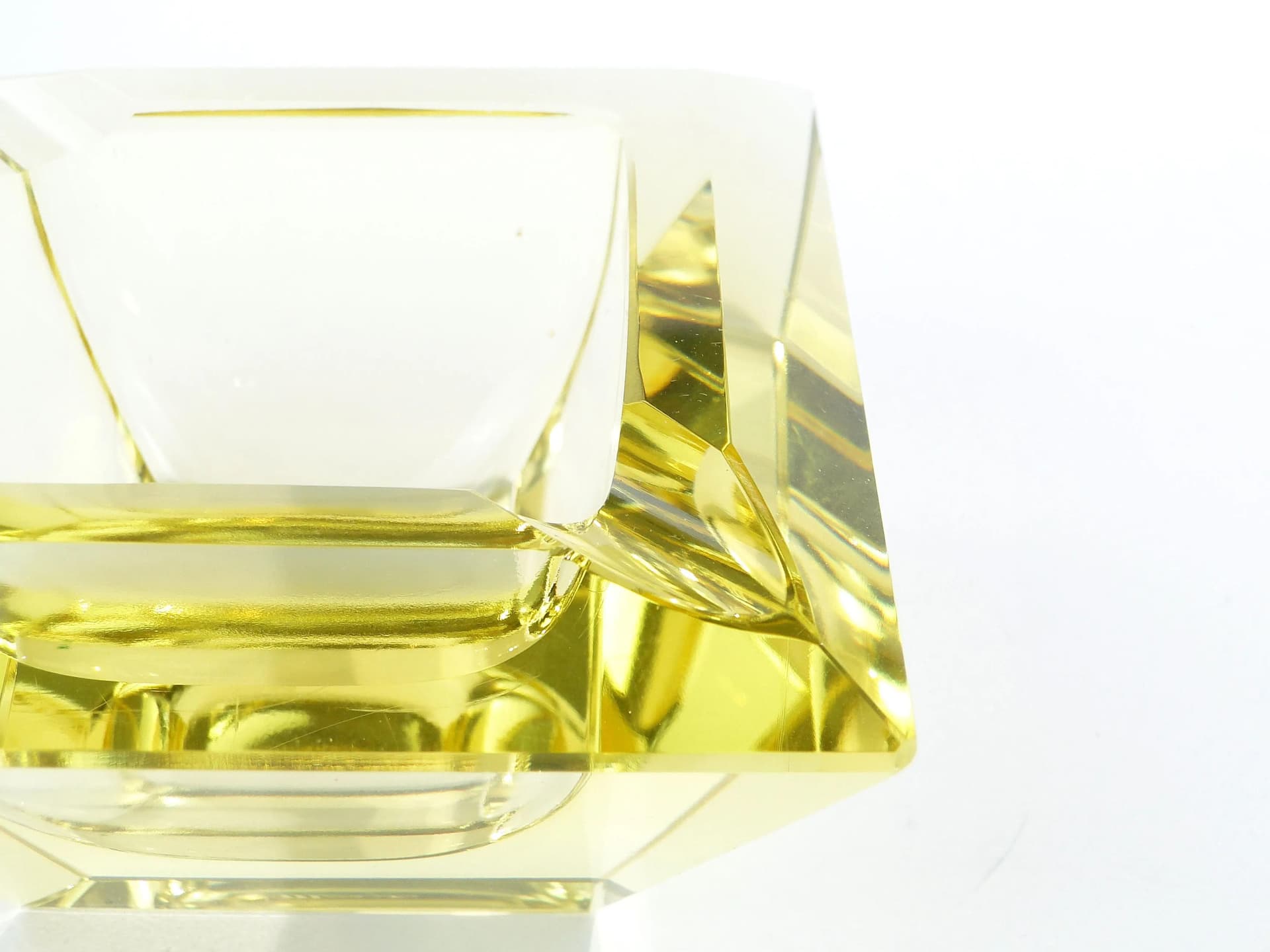 Popielniczka Art Deco, kryształ żółty, Moser, Czechy, lata 30. - 34692