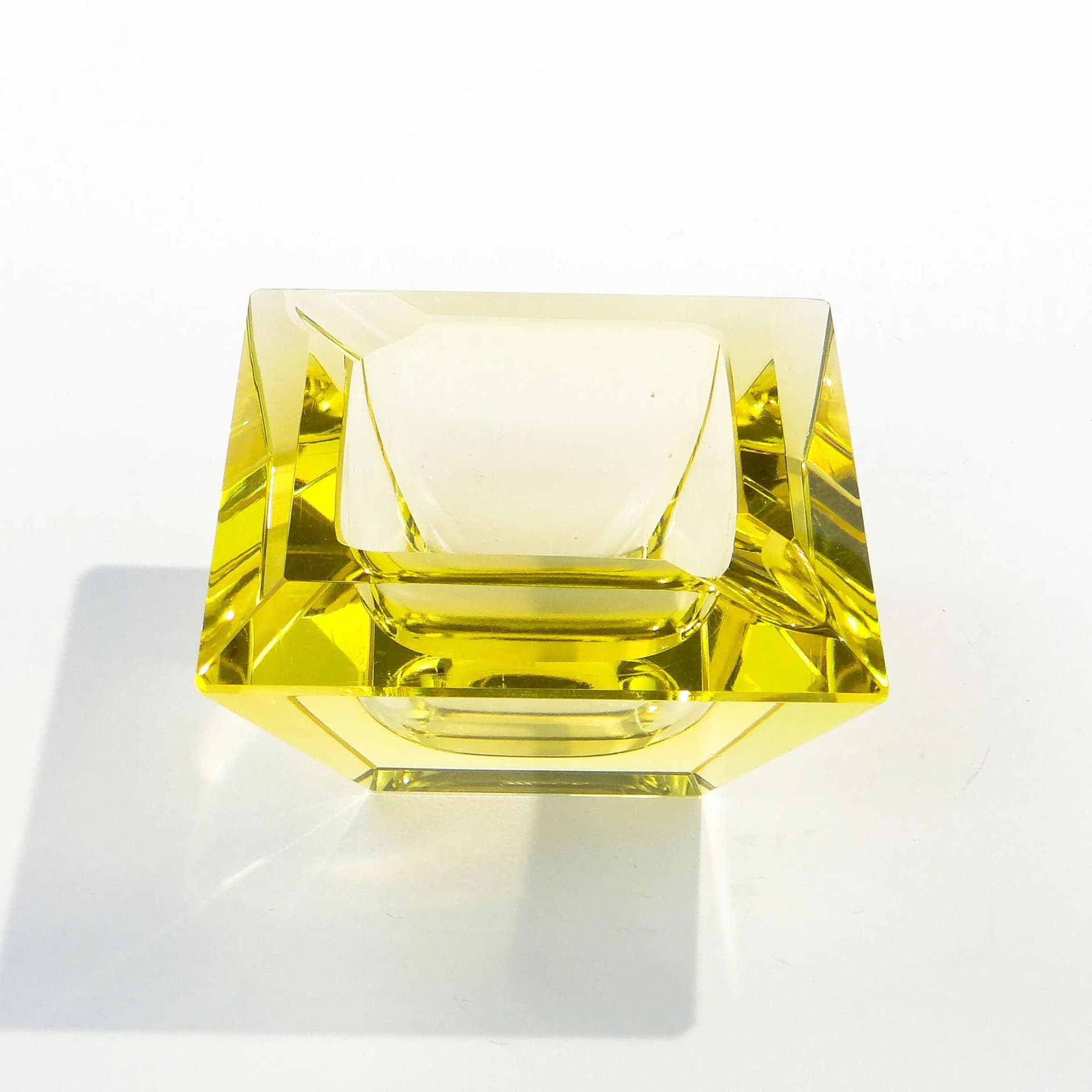 Popielniczka Art Deco, kryształ żółty, Moser, Czechy, lata 30. - 34689