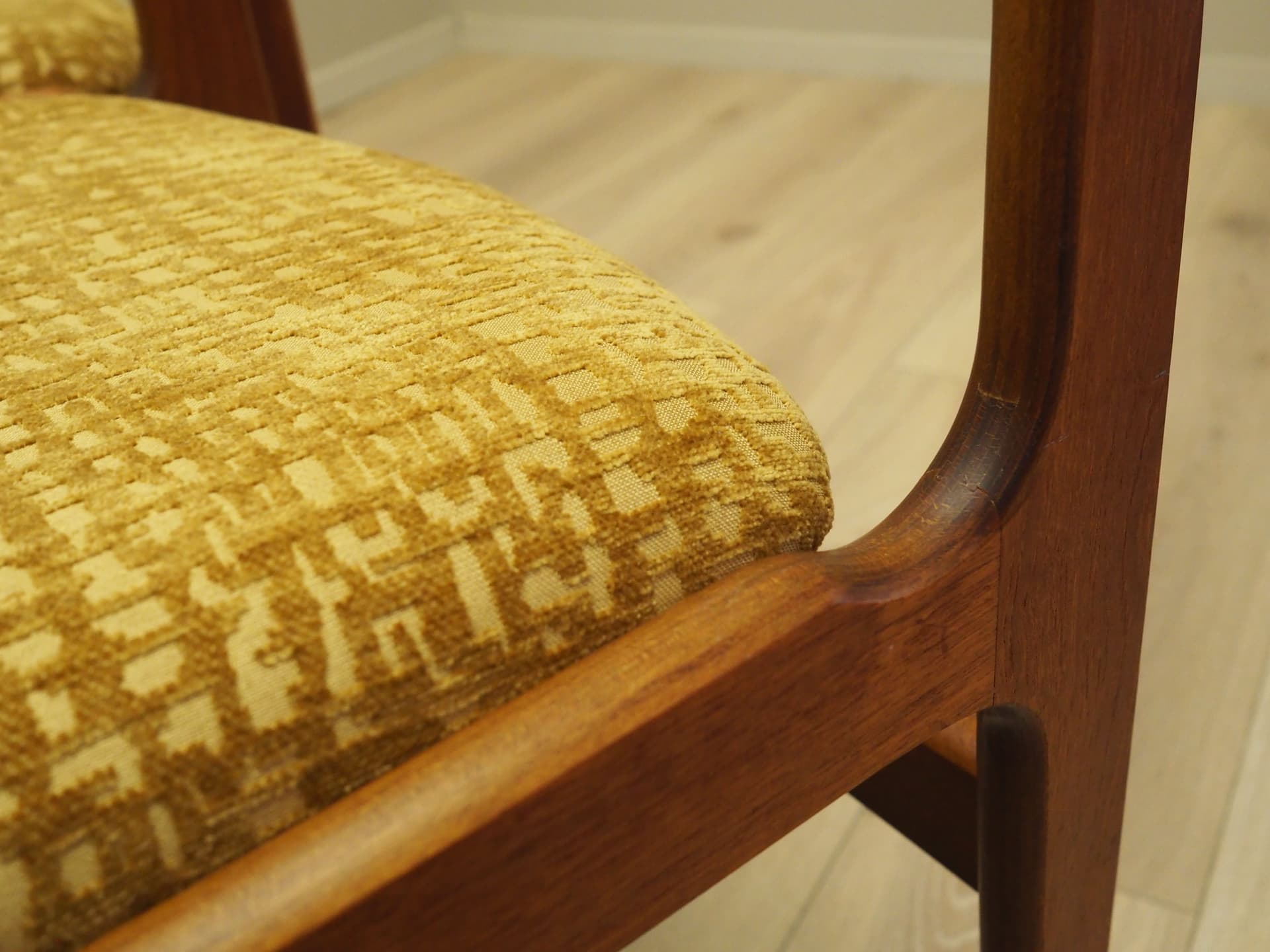 Komplet sześciu krzeseł, teak, tapicerka żółta, Dania, lata 70. - 63530