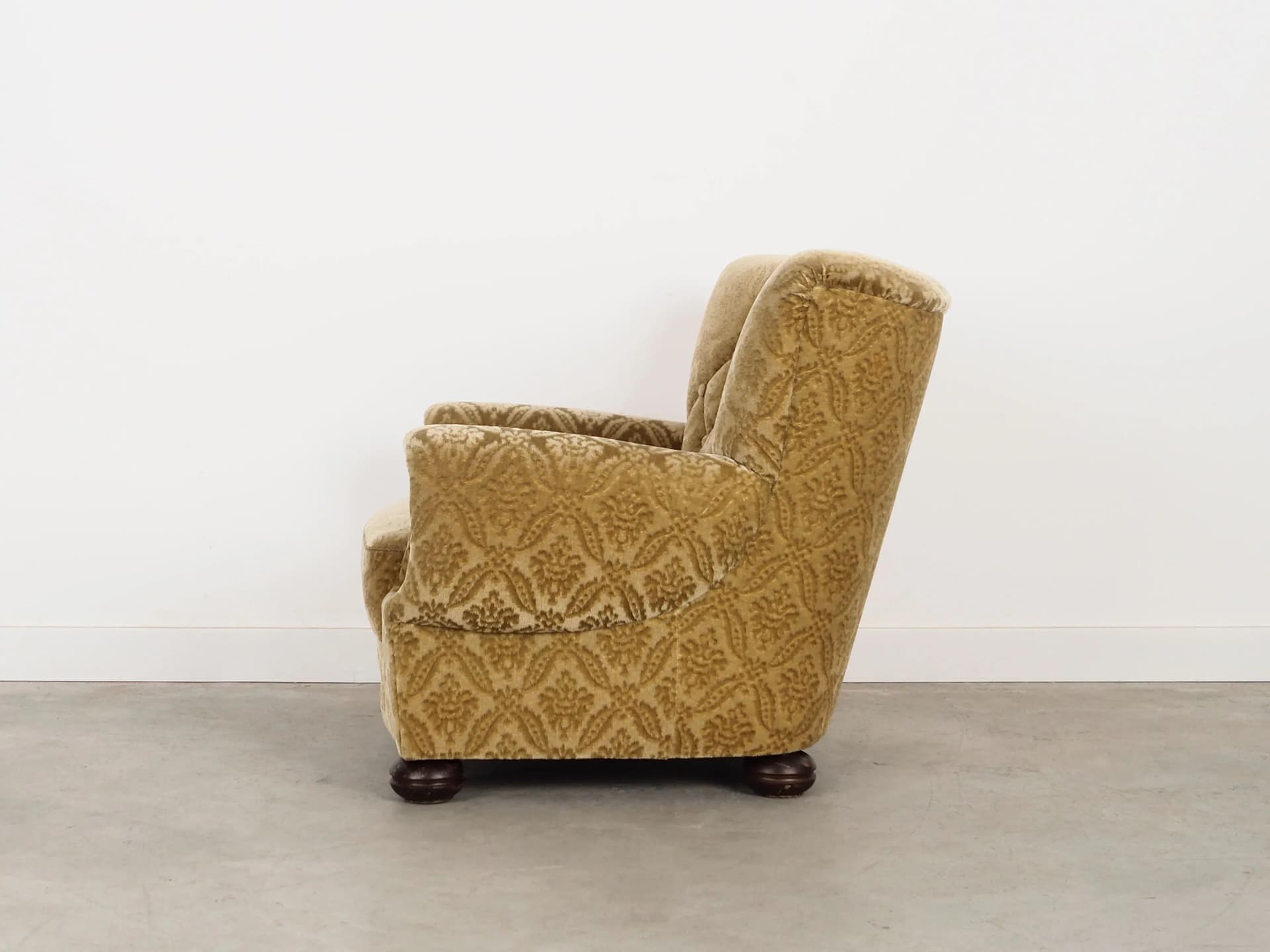 Lounge armchair, olive, velvet, Denmark, 1960s. - 35145