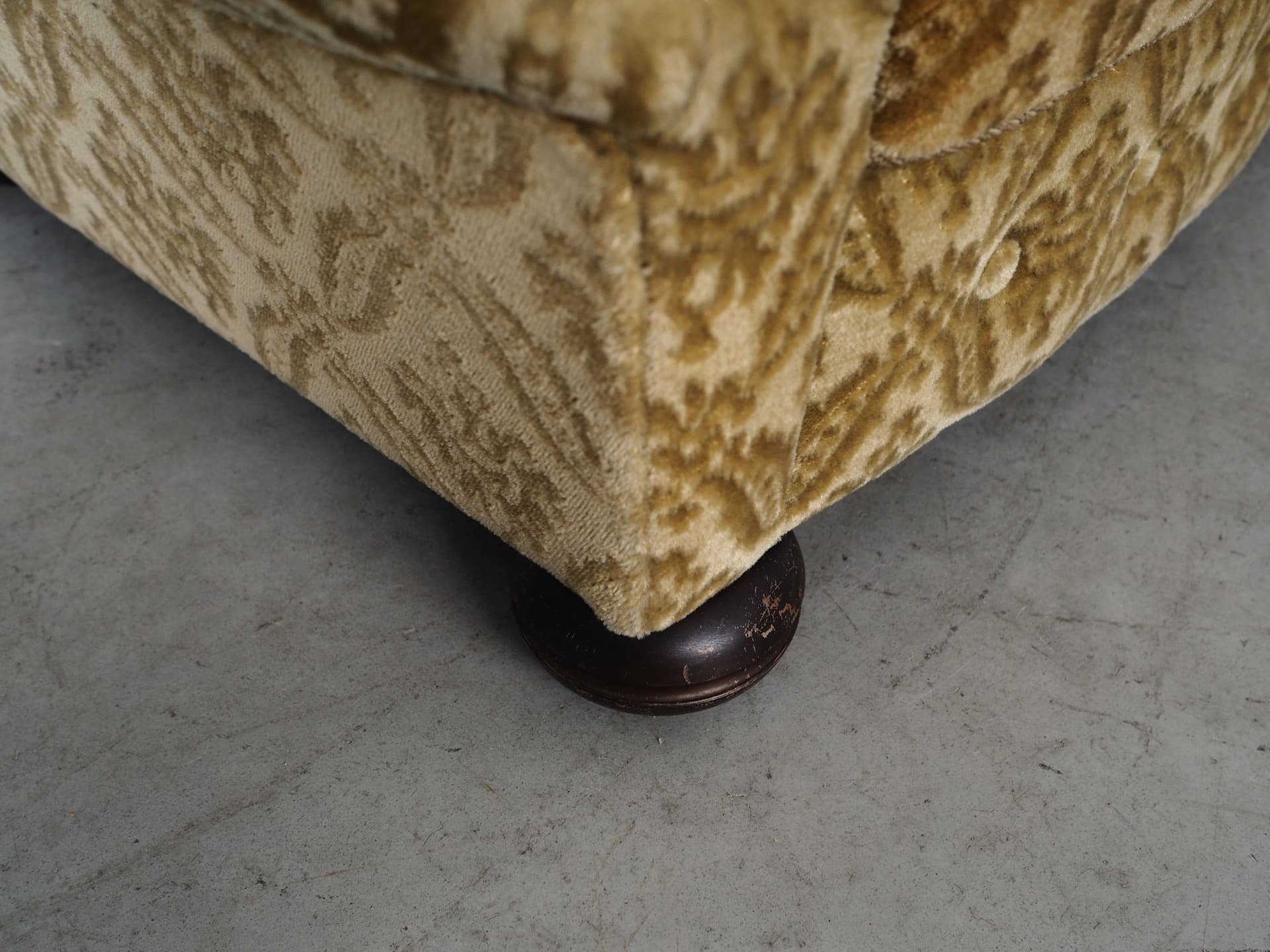 Lounge armchair, olive, velvet, Denmark, 1960s. - 63486