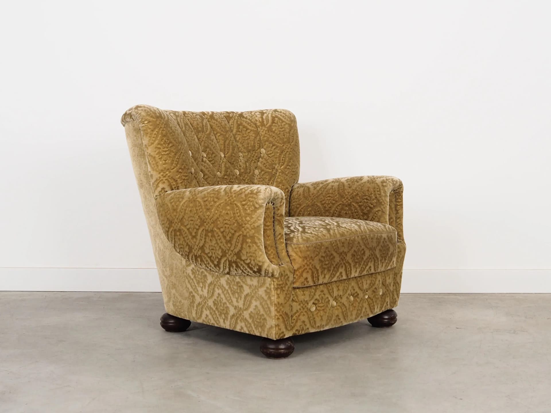 Lounge armchair, olive, velvet, Denmark, 1960s. - 35150