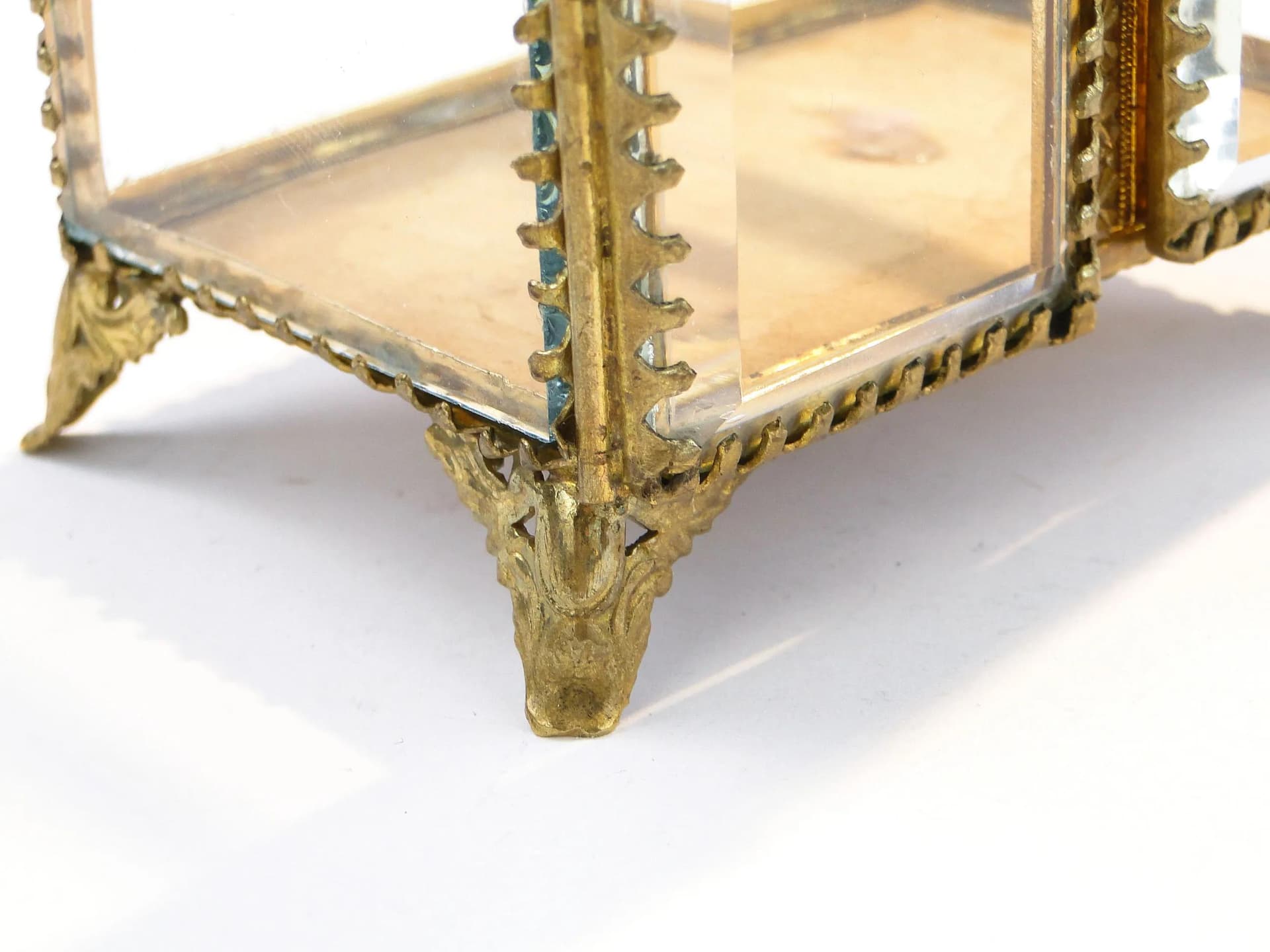 Szafka na biżuterię, kryształ transparentny, brąz złocony, Austria, XIX w. - 34994