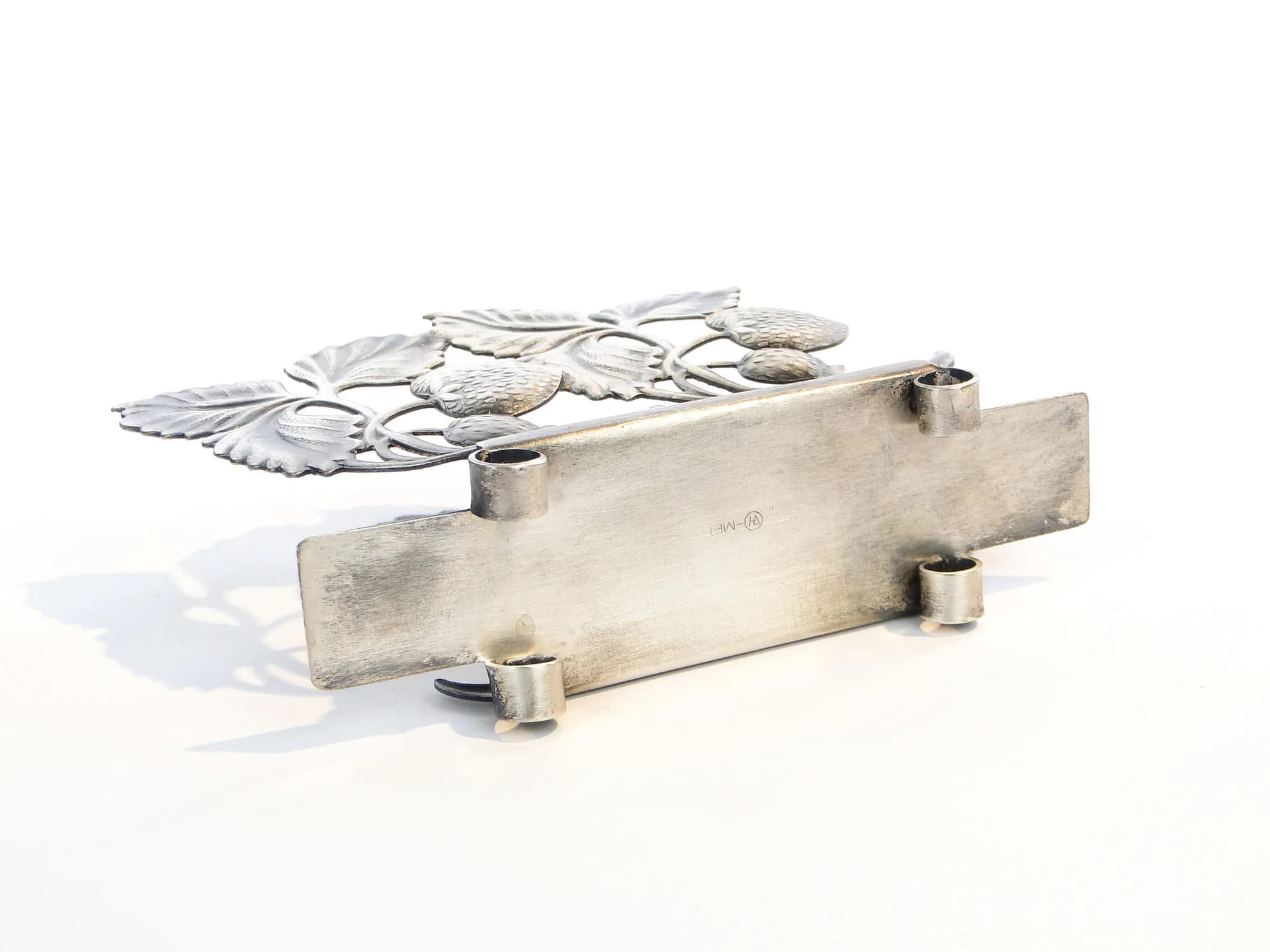 Serwetnik Poziomki, postmodernizm, metal srebrny, HEFRA, Polska, lata 60. - 35377