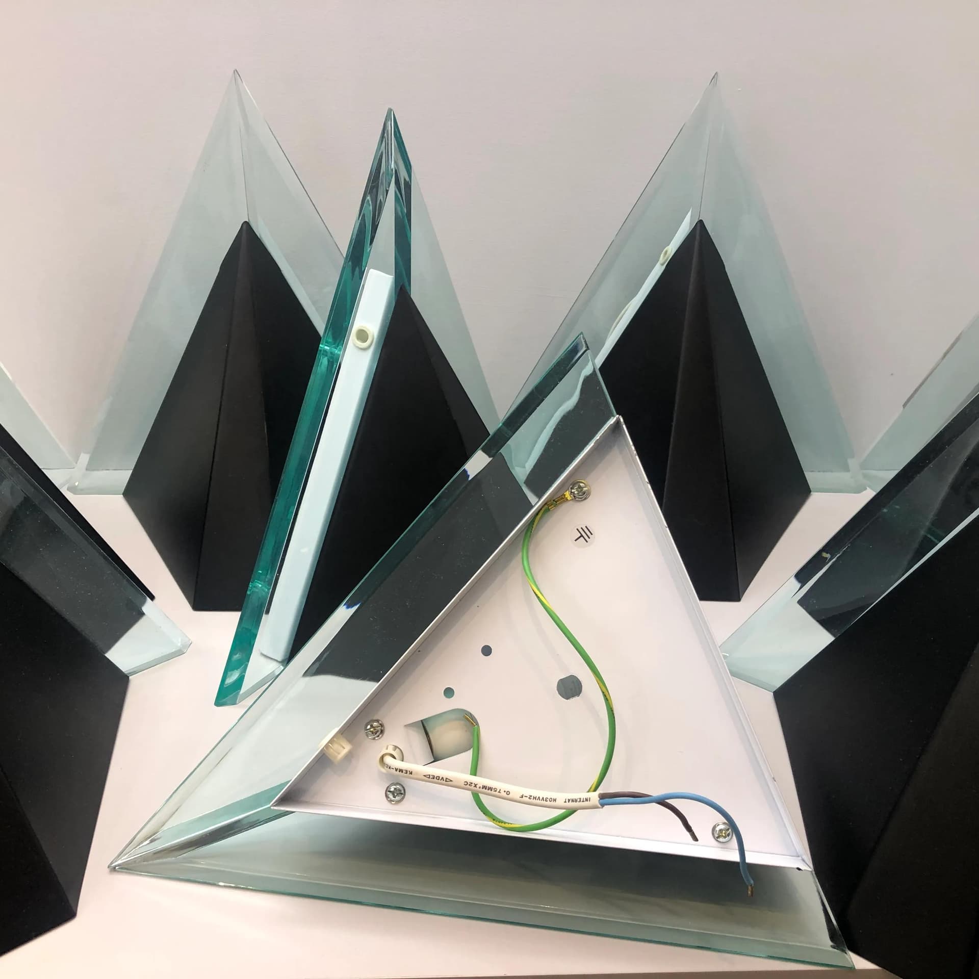 komplet kinkietów postmodernistycznych, metal czarny, akryl transparentny, Niemcy, lata 90. - 35279