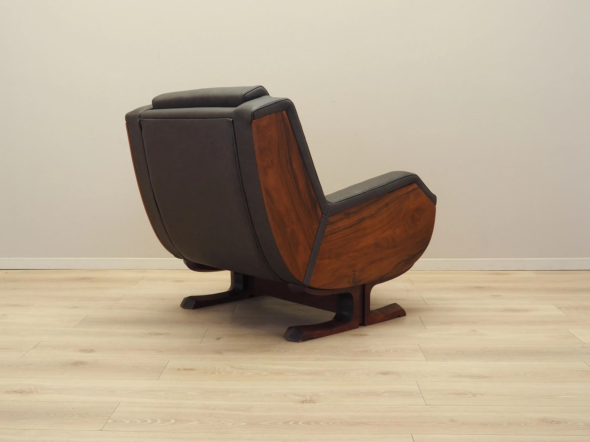 Armchair, brown, natural leather, walnut, Italy, 1970s - 35585