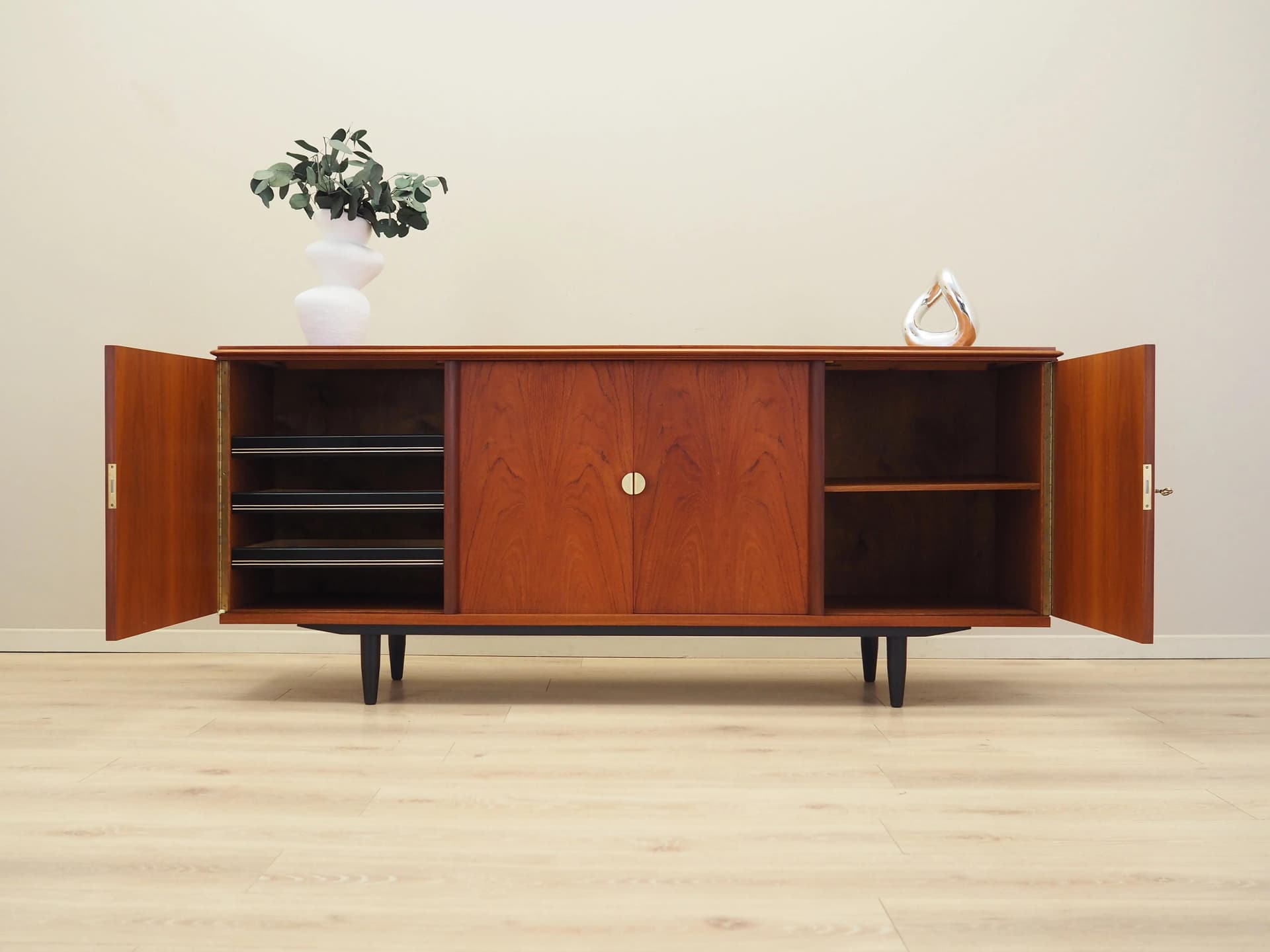 Sideboard, teak pomarańczowy, Dania, lata 70. - 35817