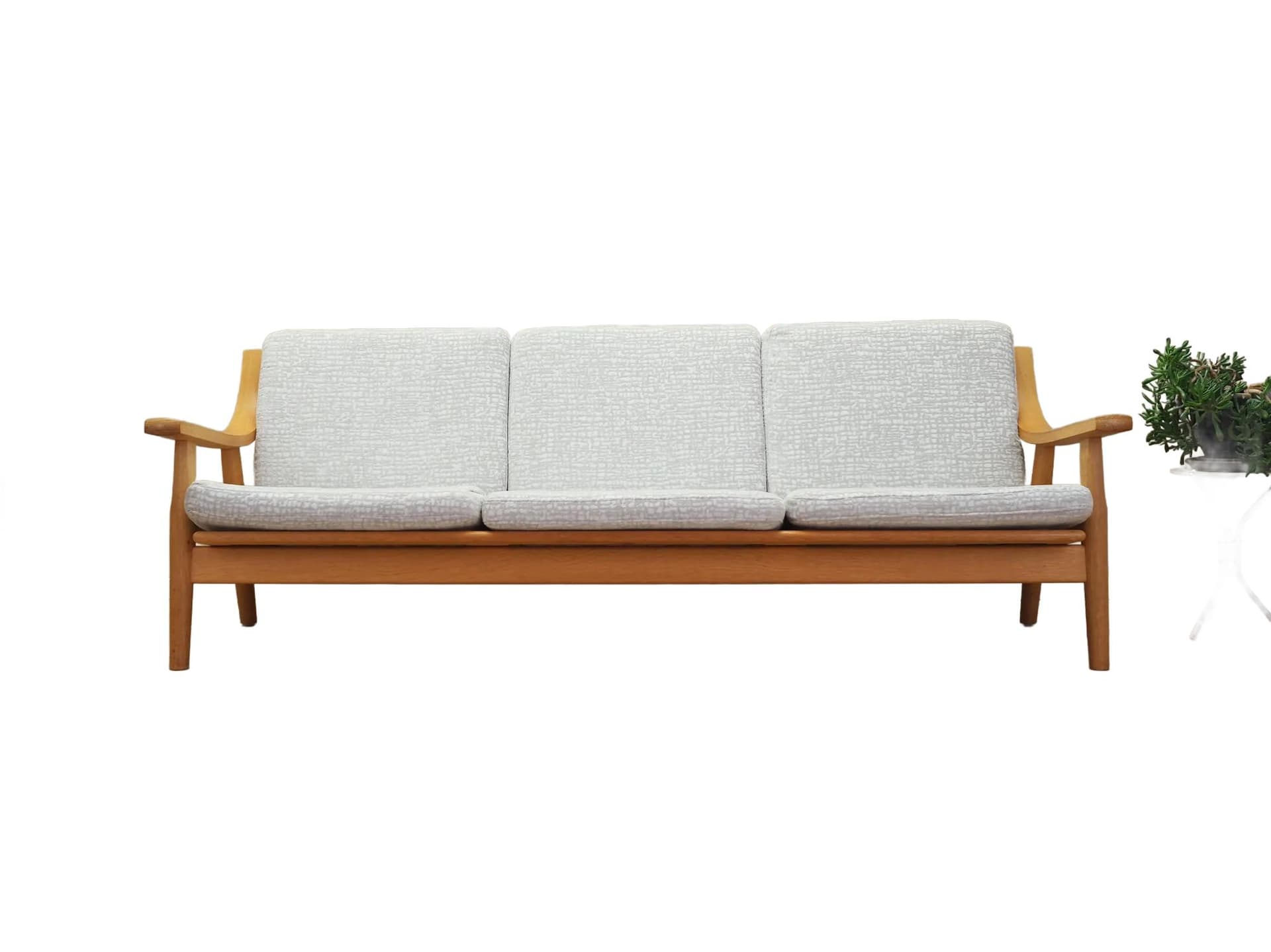 Sofa GE-530, dąb jasnoszary, proj. H. J. Wegner, Getama, Dania, lata 60.