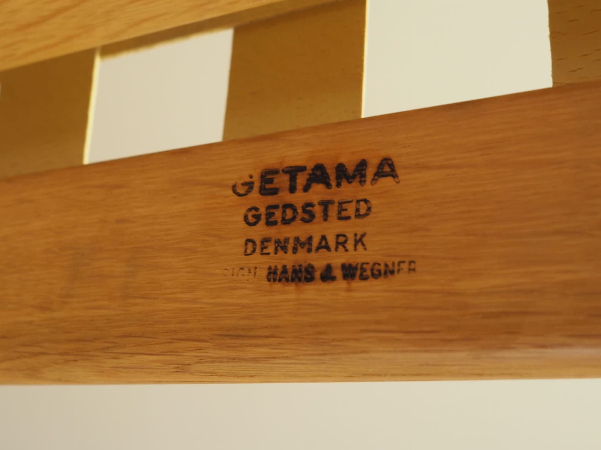 Sofa GE-530, dąb jasnoszary, proj. H. J. Wegner, Getama, Dania, lata 60. - 58066
