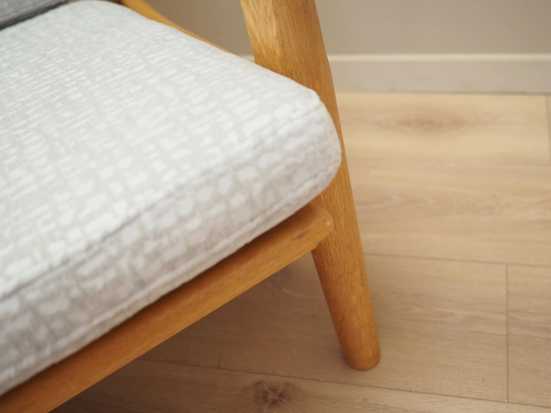 Sofa GE-530, dąb jasnoszary, proj. H. J. Wegner, Getama, Dania, lata 60. - 35769