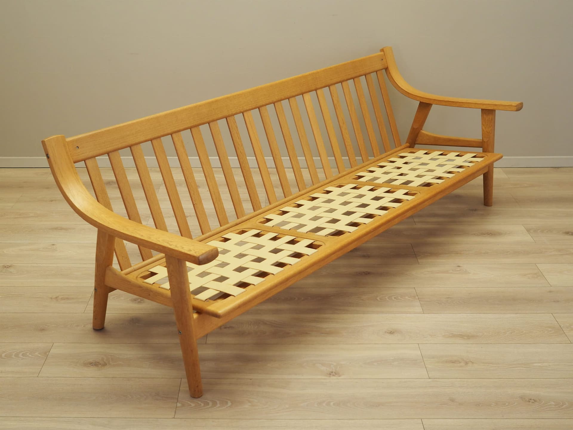 Sofa GE-530, dąb jasnoszary, proj. H. J. Wegner, Getama, Dania, lata 60. - 58067