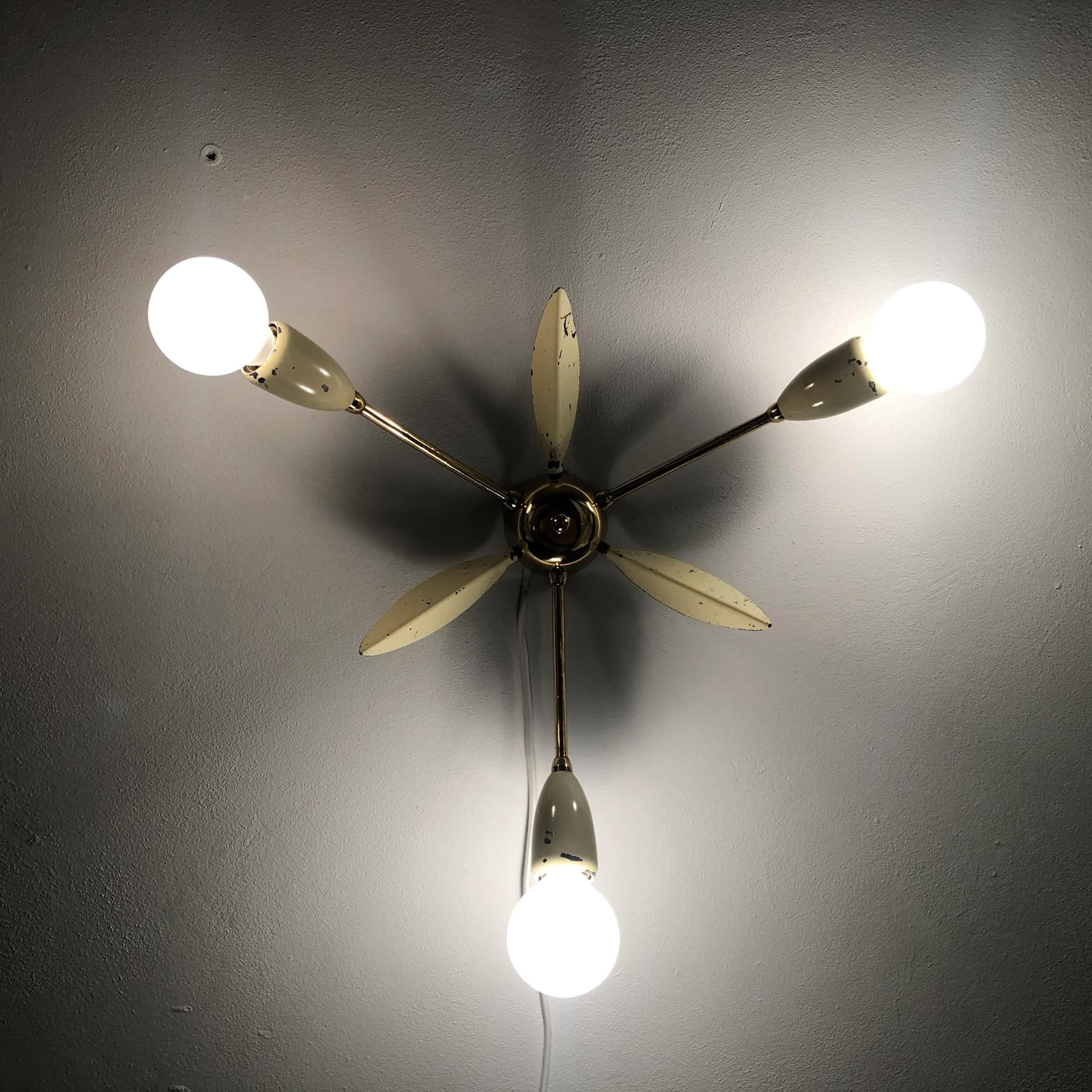 Mosiężny, kremowo-żółty kinkiet minimalistyczny, Niemcy, lata 60. - 35889