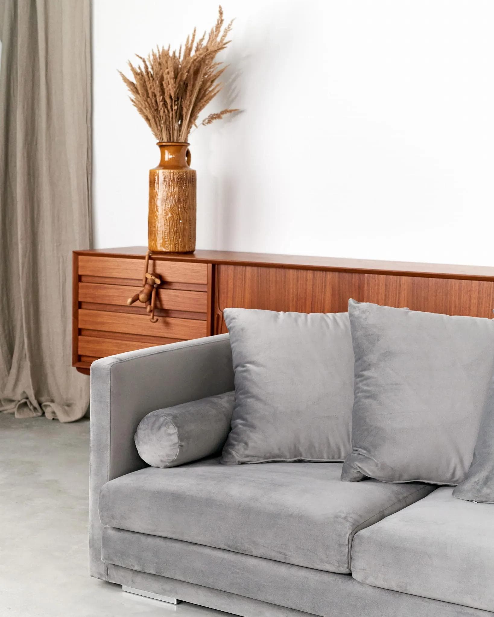 Sofa Malmo, szary velvet, drewno, Polska, lata 90. - 36168