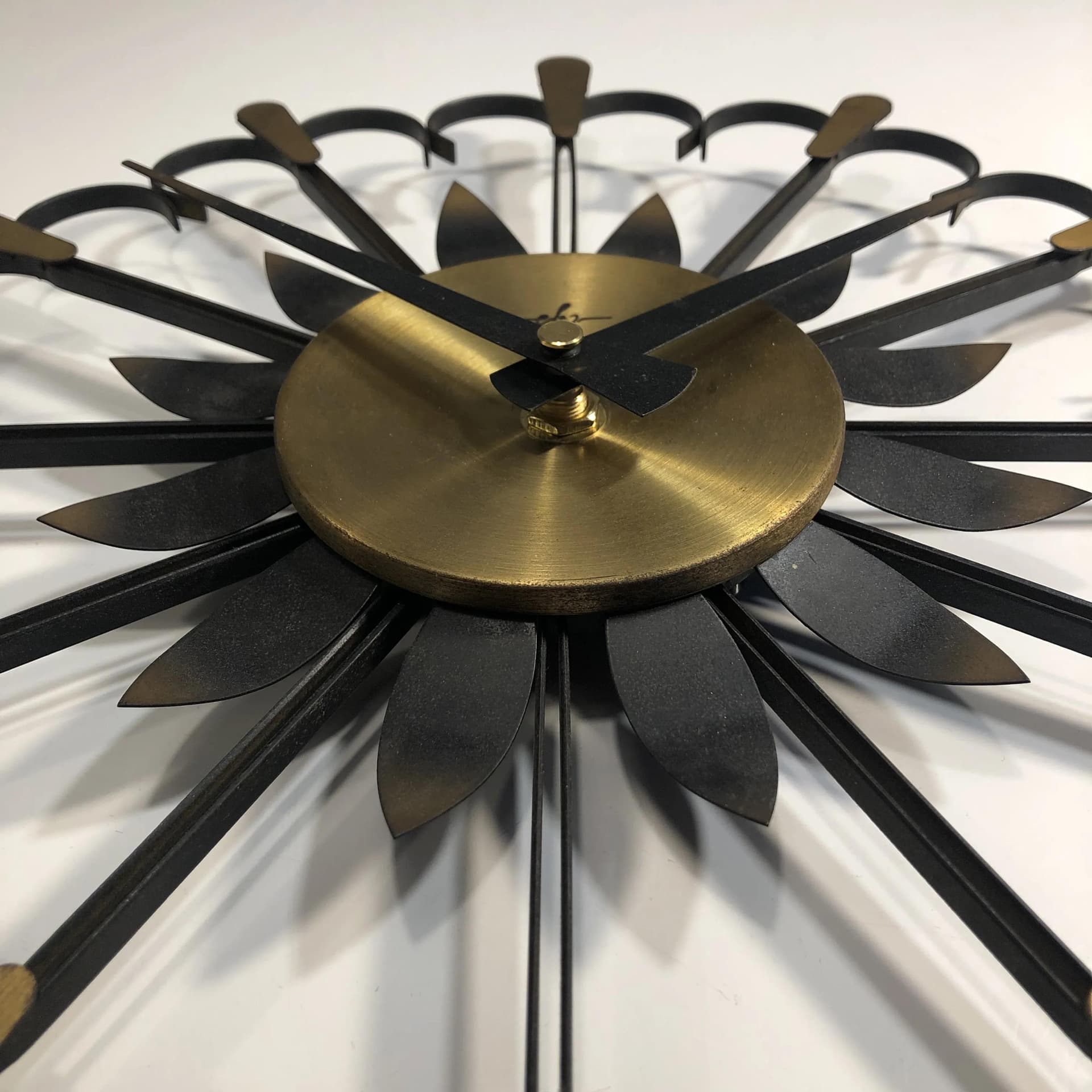 Zegar ścienny brutalistyczny, stal czarna, mosiądz złoty, Niemcy, lata 70. - 36262