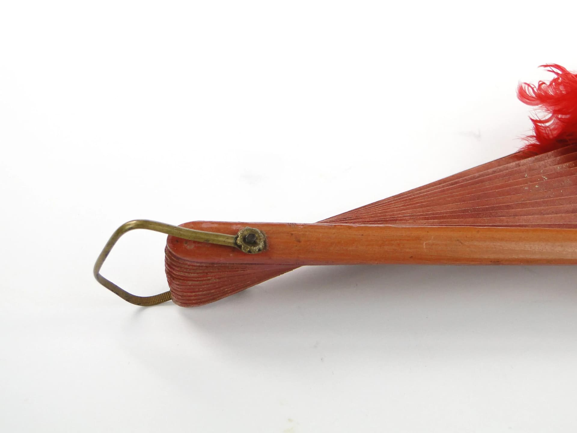 Wachlarz secesyjny, czerwony, pióra papier drewno mahoń, Austro-Węgry, początek XX w. - 36324