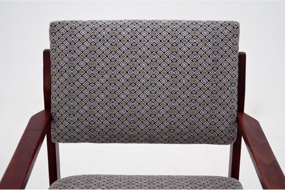 Brązowy fotel minimalistyczny, Polska, lata 60. - 46184