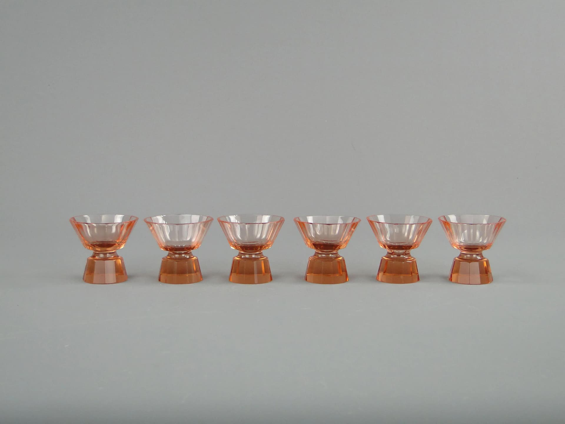 Komplet kieliszków do likieru, Art Deco, szkło kryształowe rozalinowy, Czechy, lata 30. - 36495