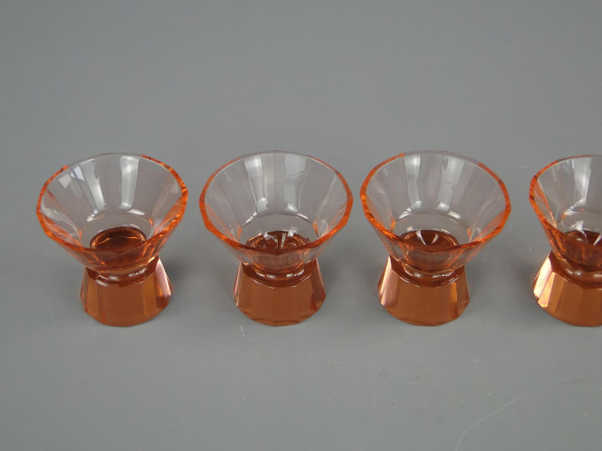 Komplet kieliszków do likieru, Art Deco, szkło kryształowe rozalinowy, Czechy, lata 30. - 36498