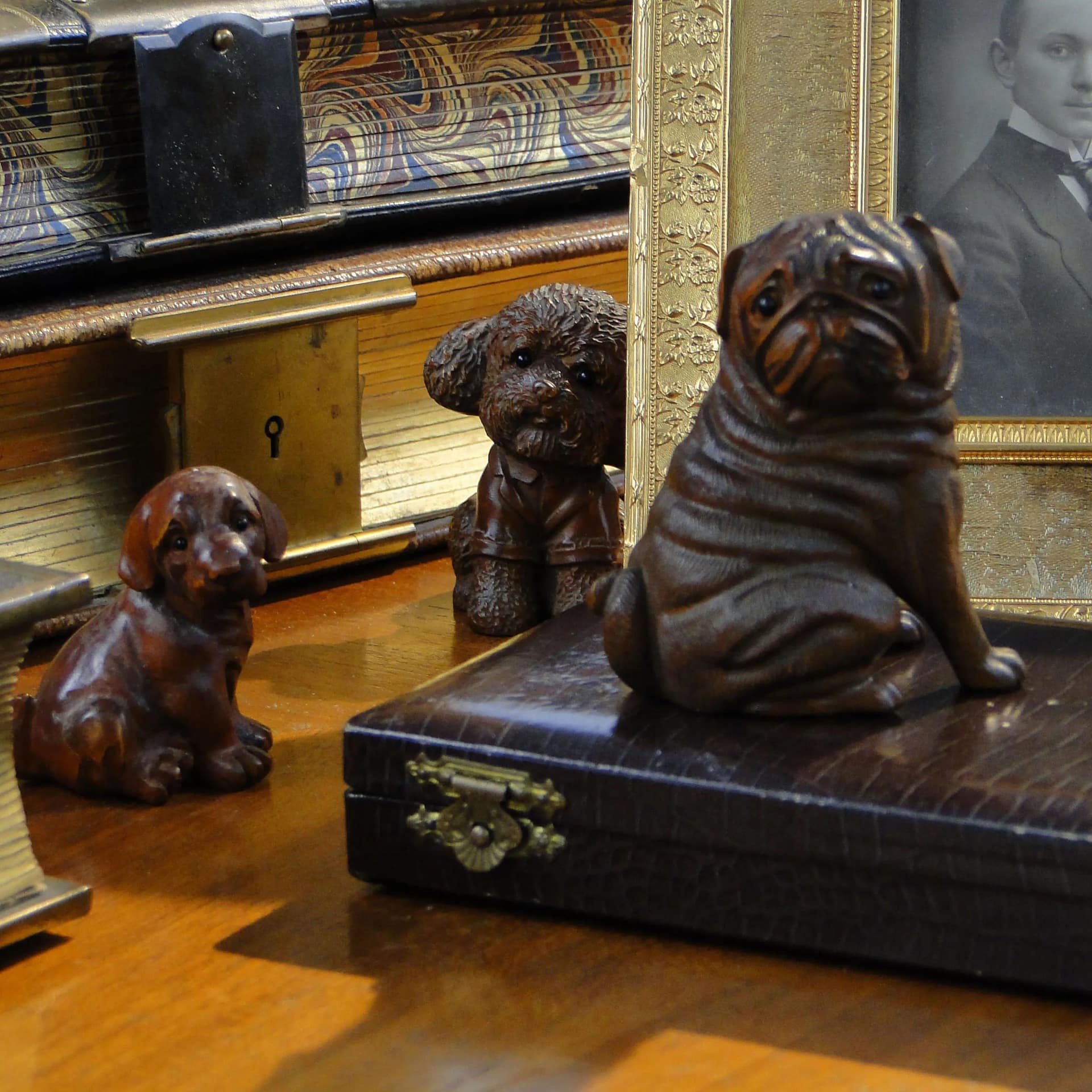 Rzeźba kameralna szczeniaka, bukszpan japoński ciemnobrązowy, Japonia, początek XX w. - 36489