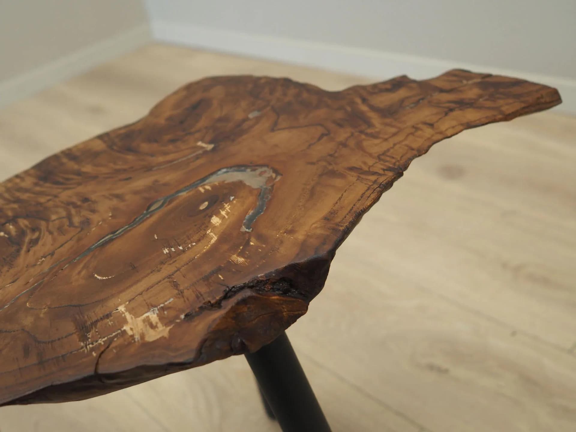 Stolik boczny, skandynawski design, drewno ciemnobrązowy, Polska, lata 90. - 36576